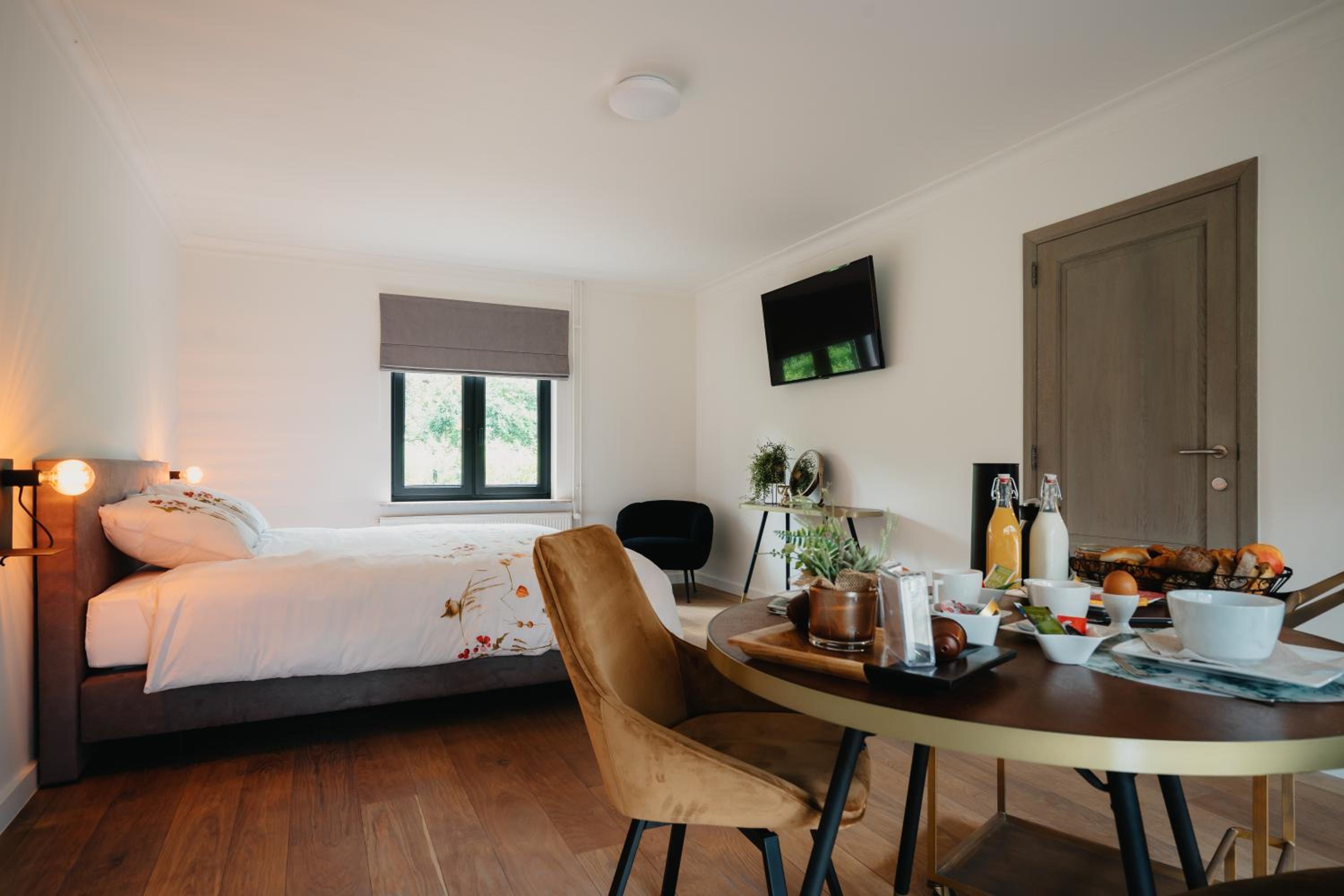 Large Double Room photo 2