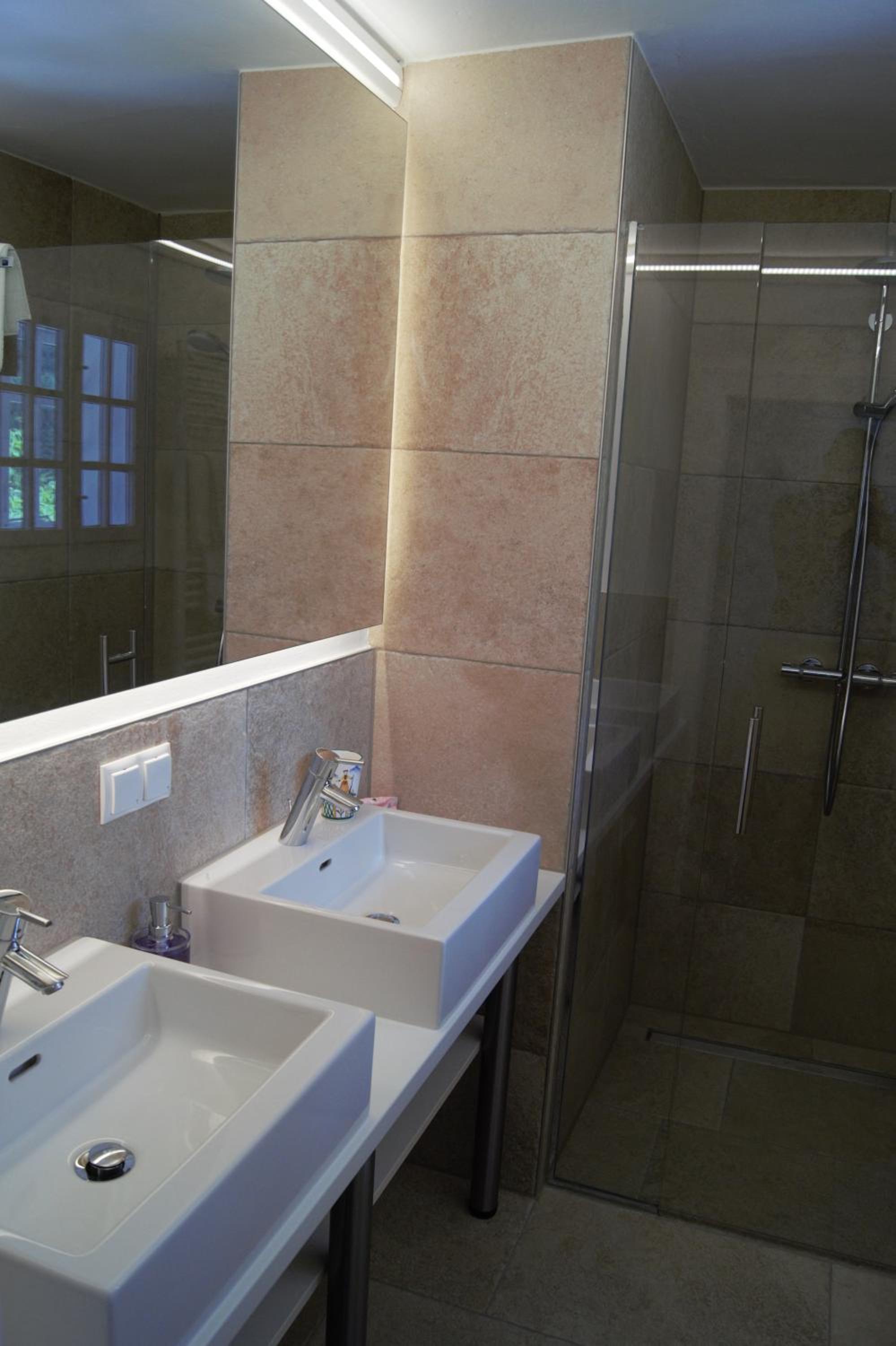 Junior Suite with Mountain View - Photo 3