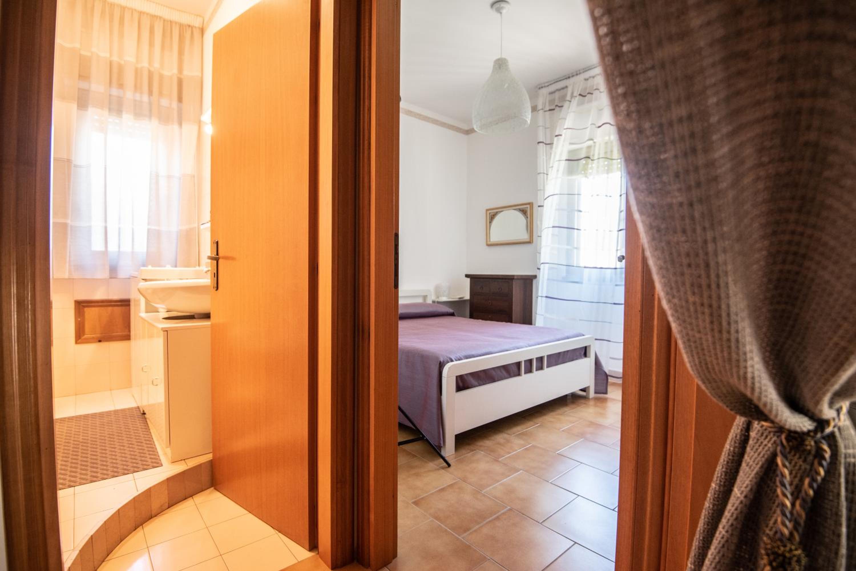 One-Bedroom House - Photo 18
