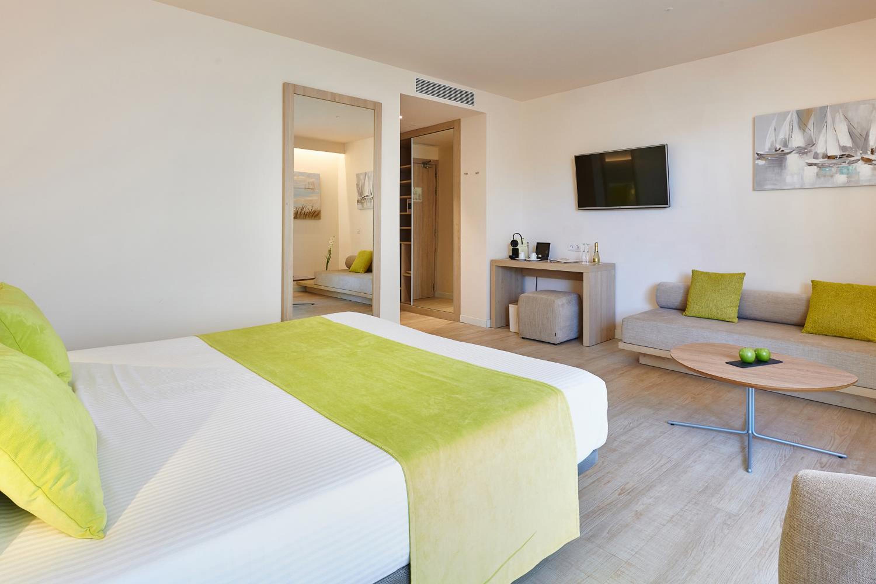 Suite Junior con Balcón (Solo para adultos)