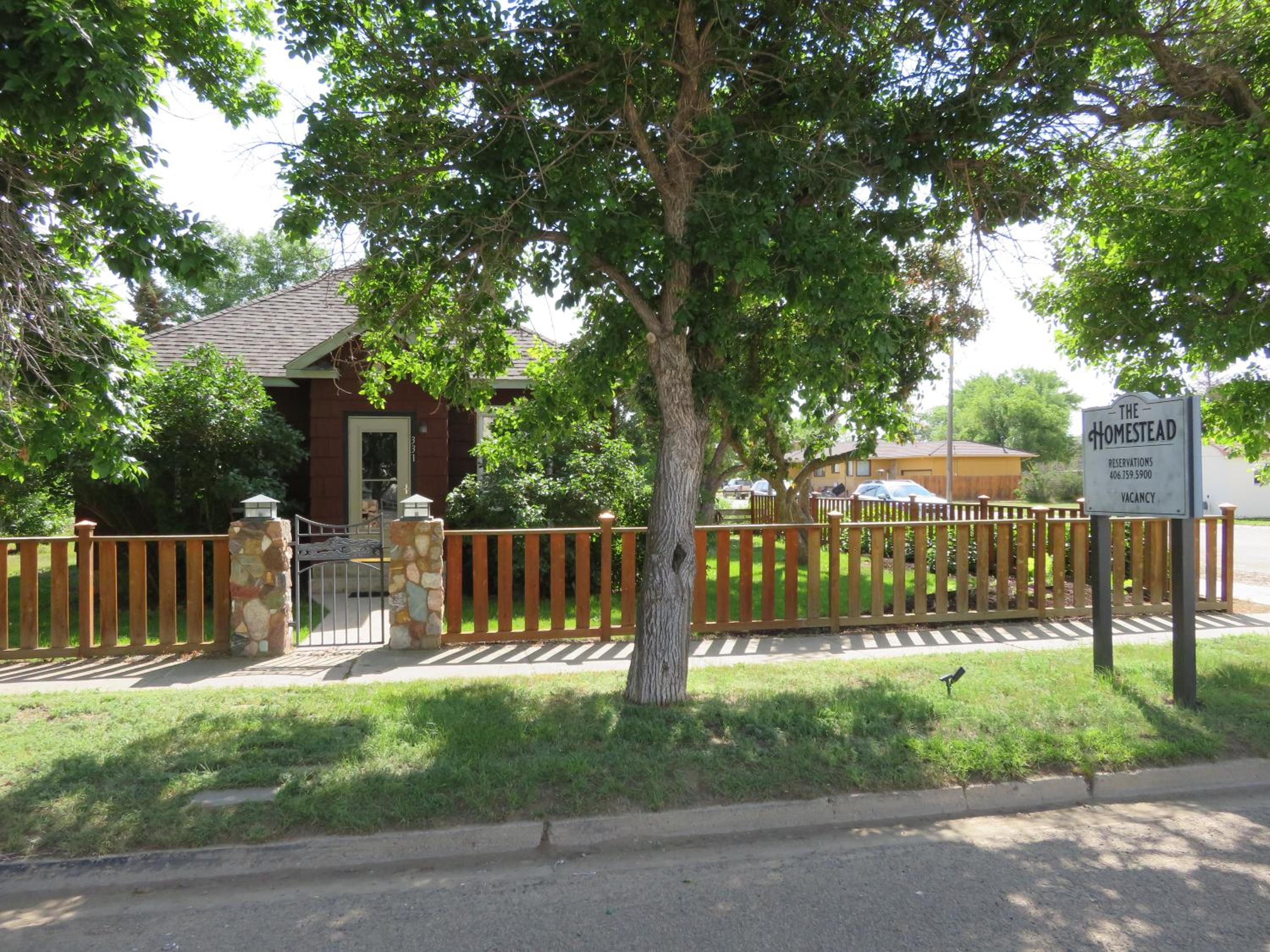 Three-Bedroom House photo 3