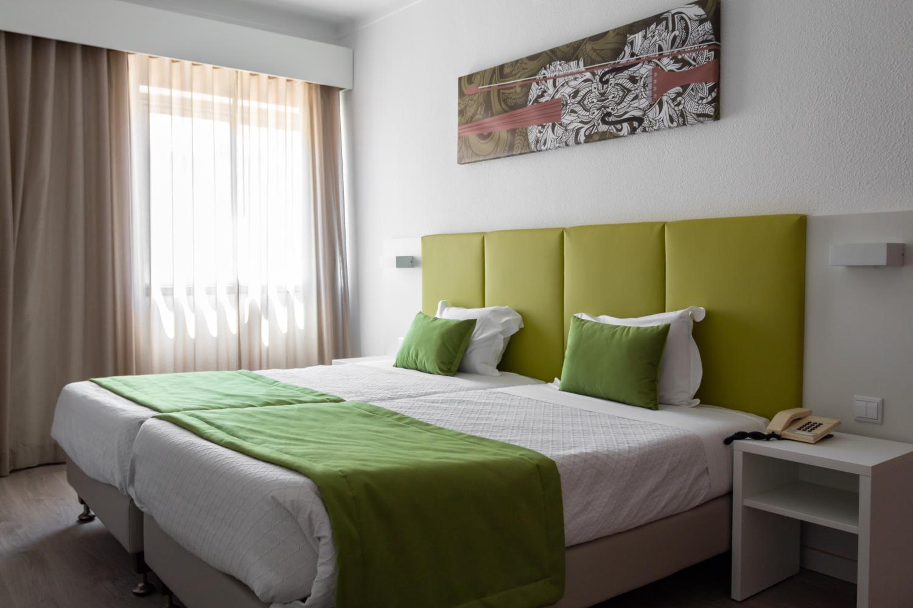 Twin Room - Photo 2