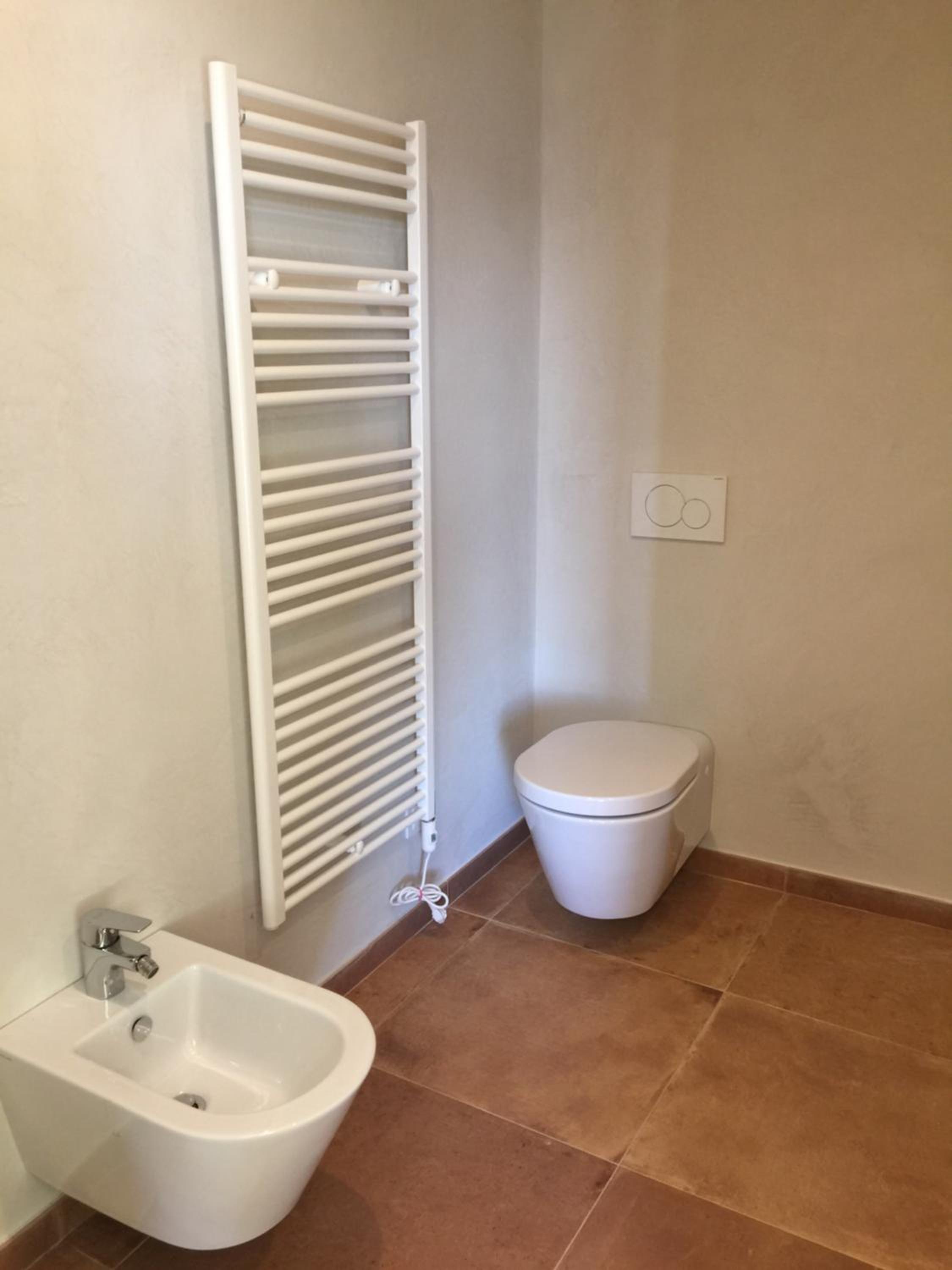 King Room with Roll-In Shower - Disability Access photo 3