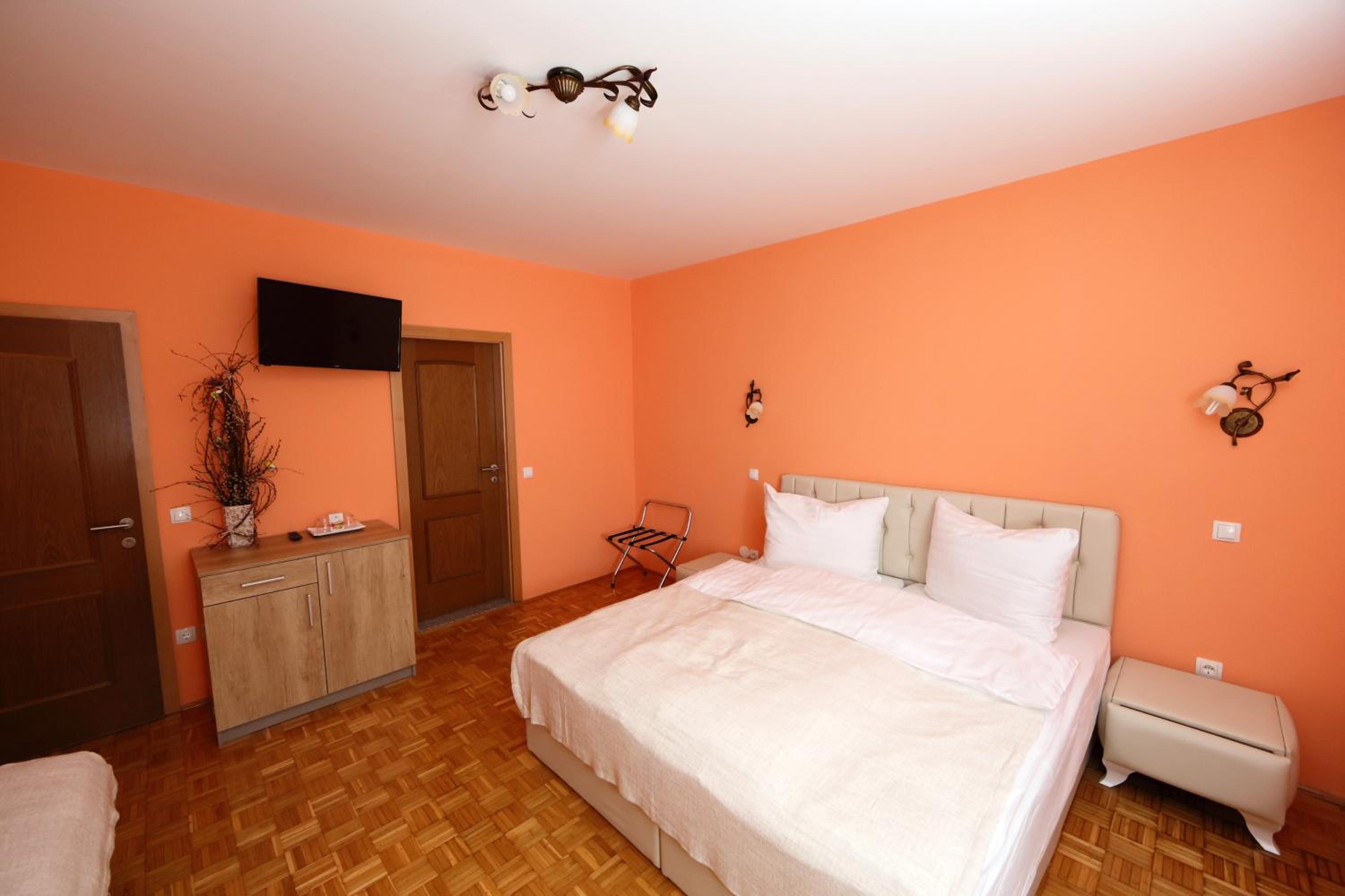Deluxe Double Room - Photo 1