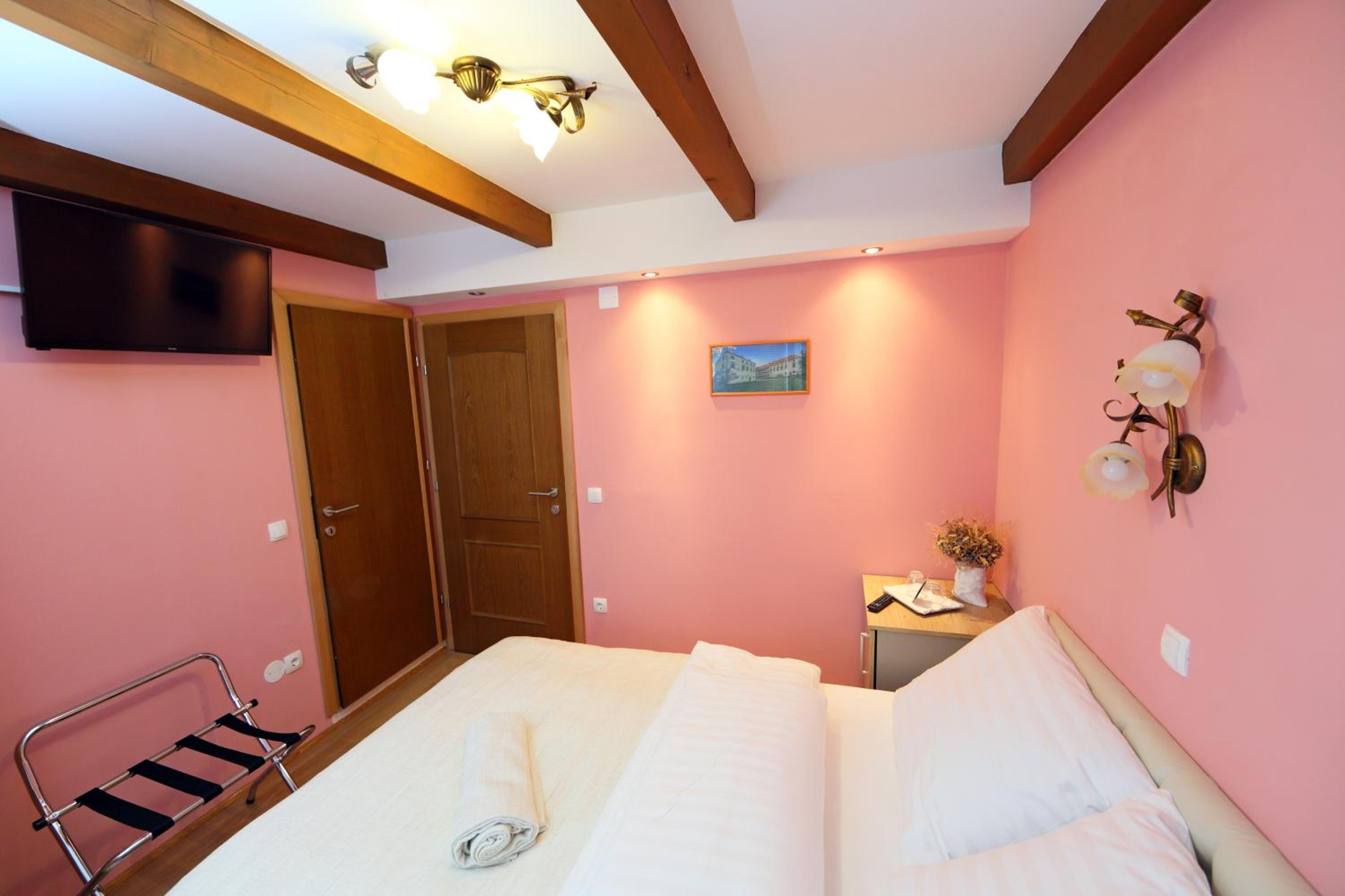 Deluxe Double Room with Balcony photo 2
