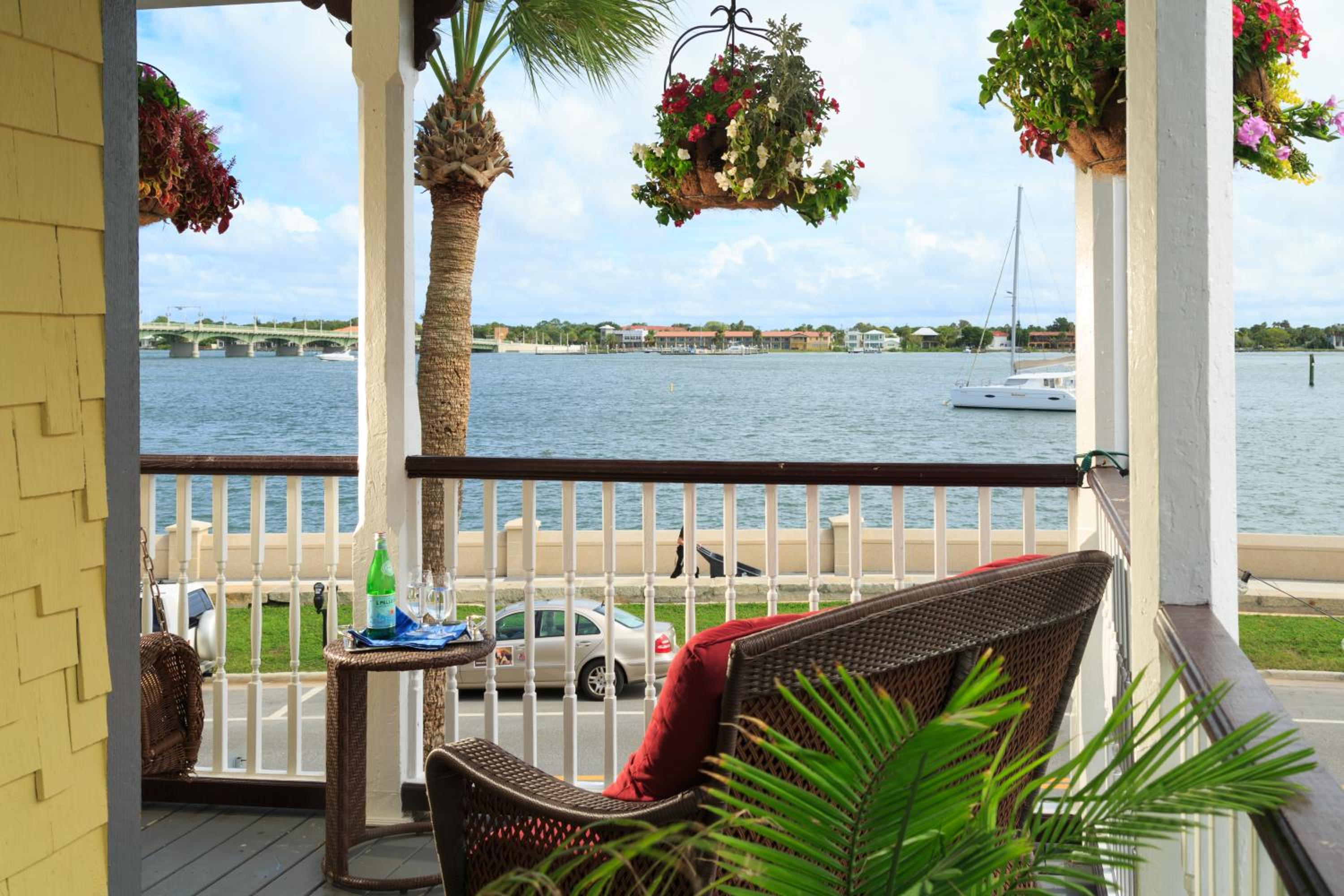Deluxe Suite with Sea View photo 3