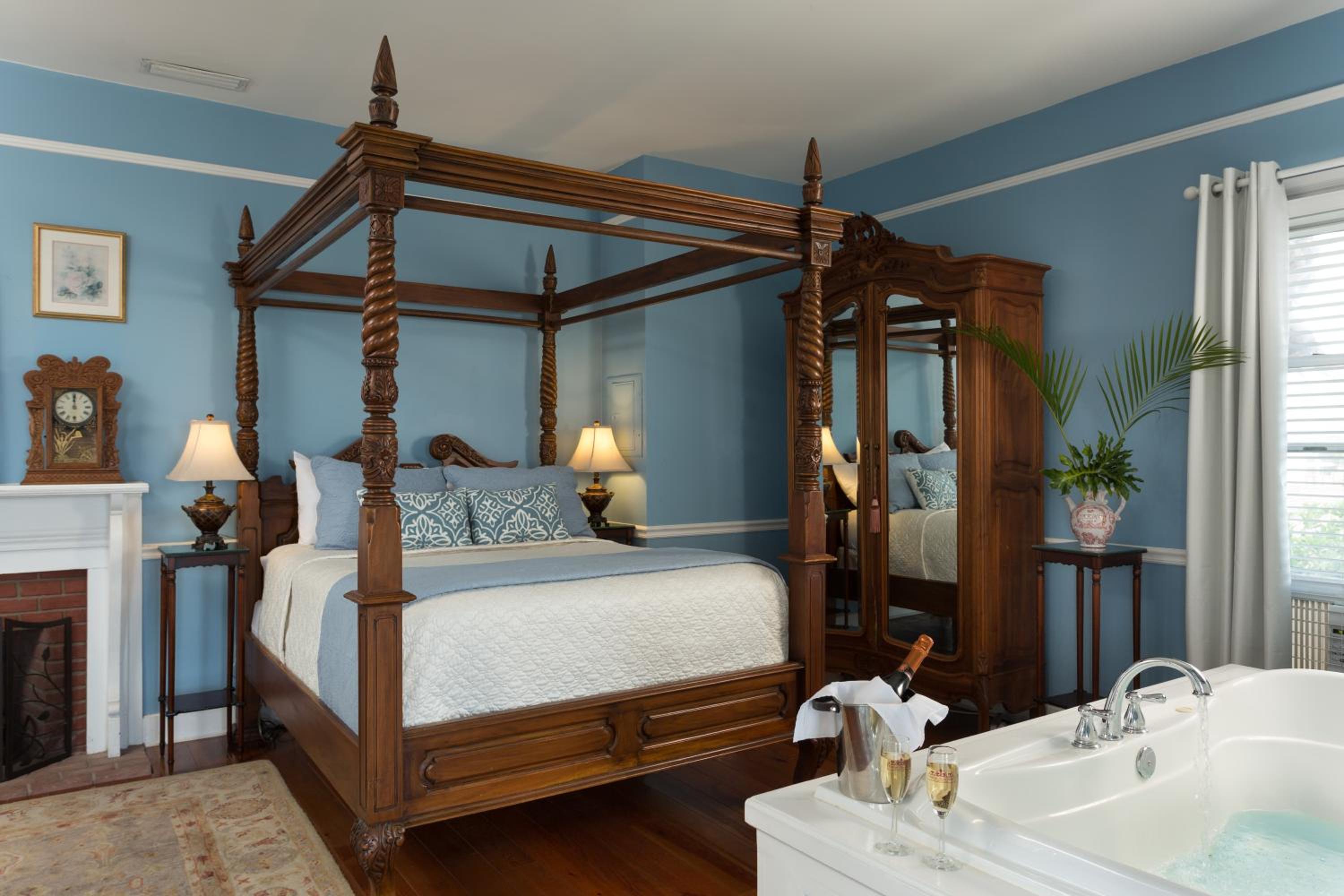 Deluxe Suite with Sea View photo 2
