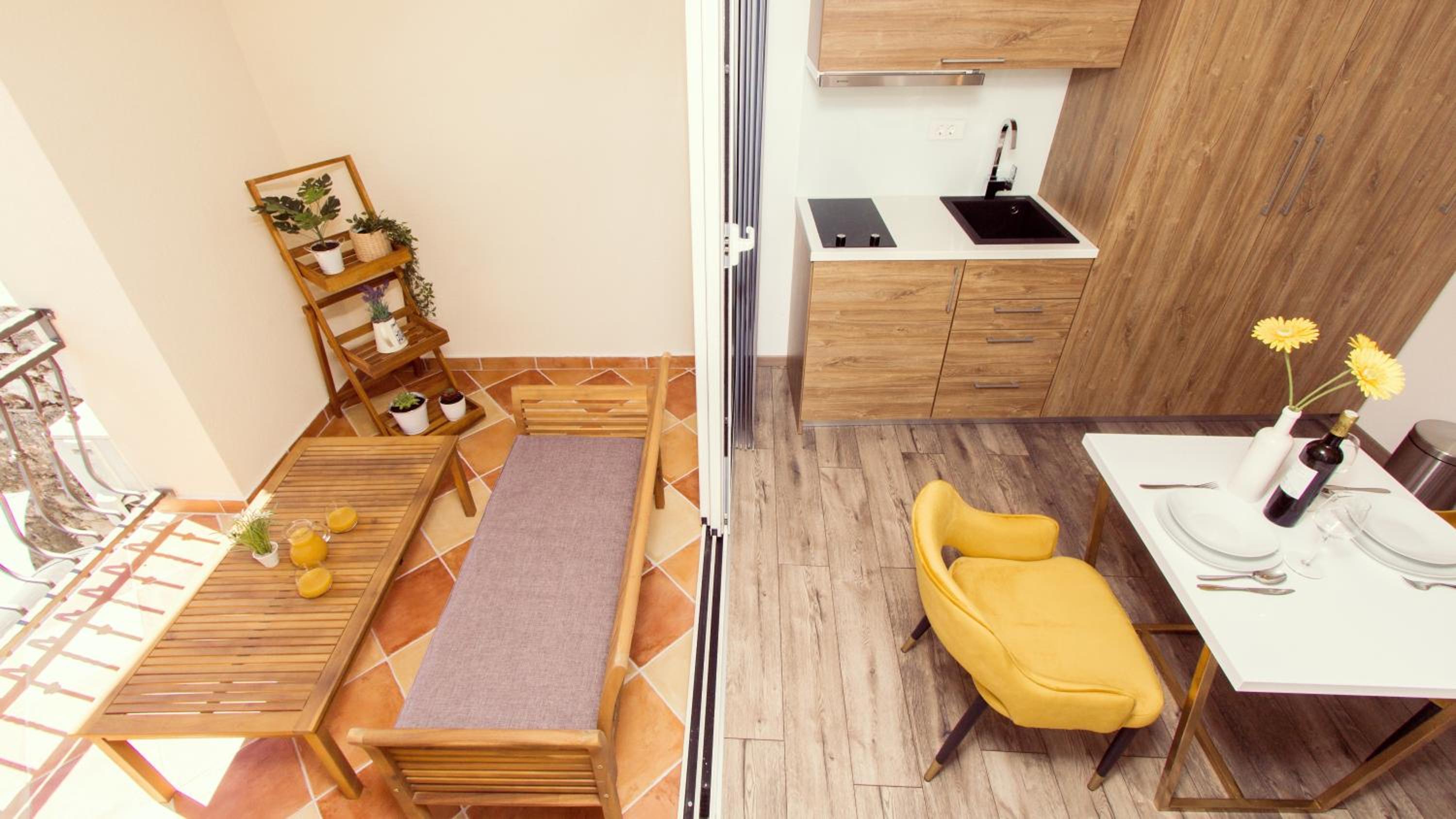 Premium Studio with Balcony photo 2