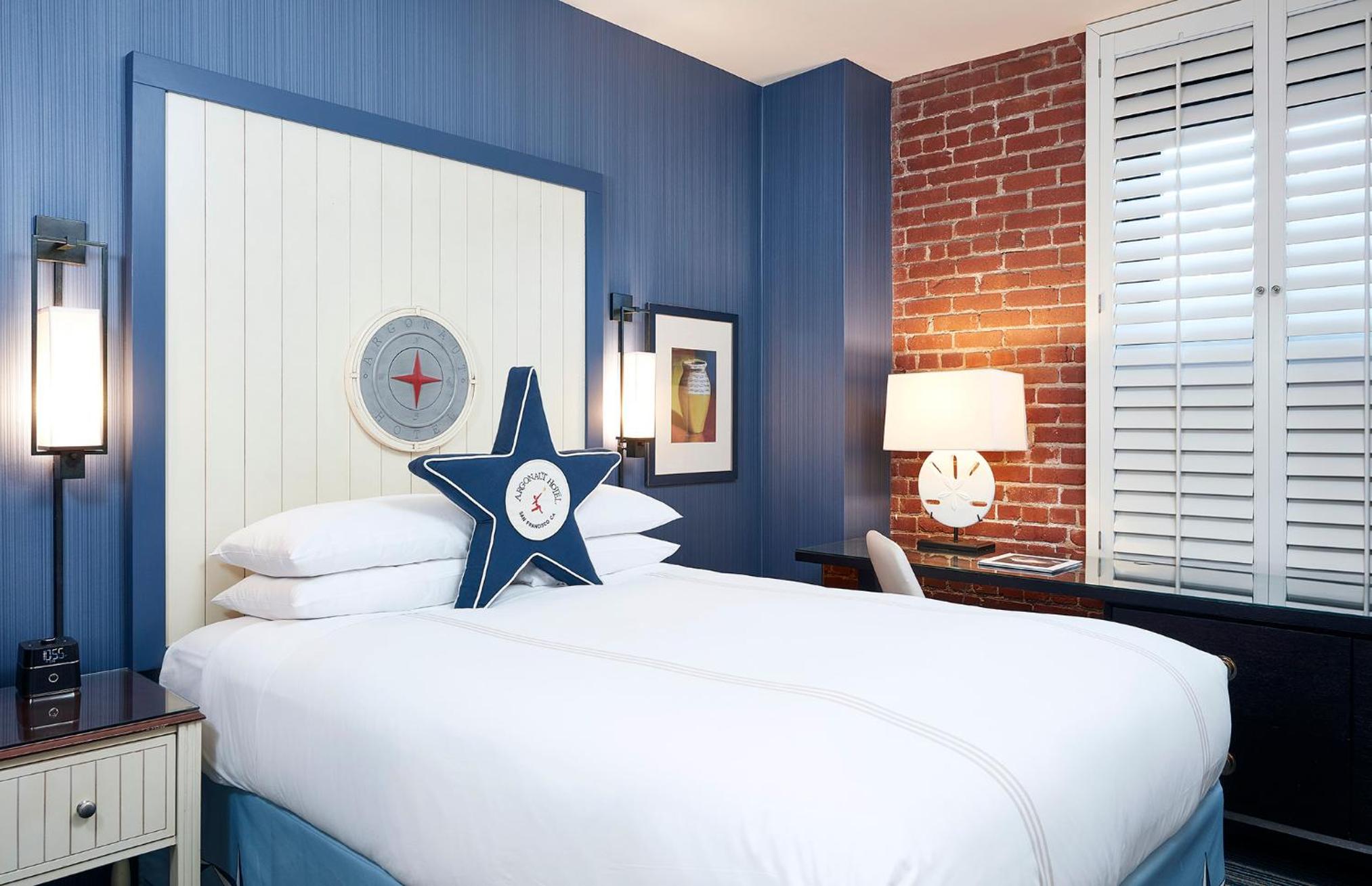 Queen Room photo 1
