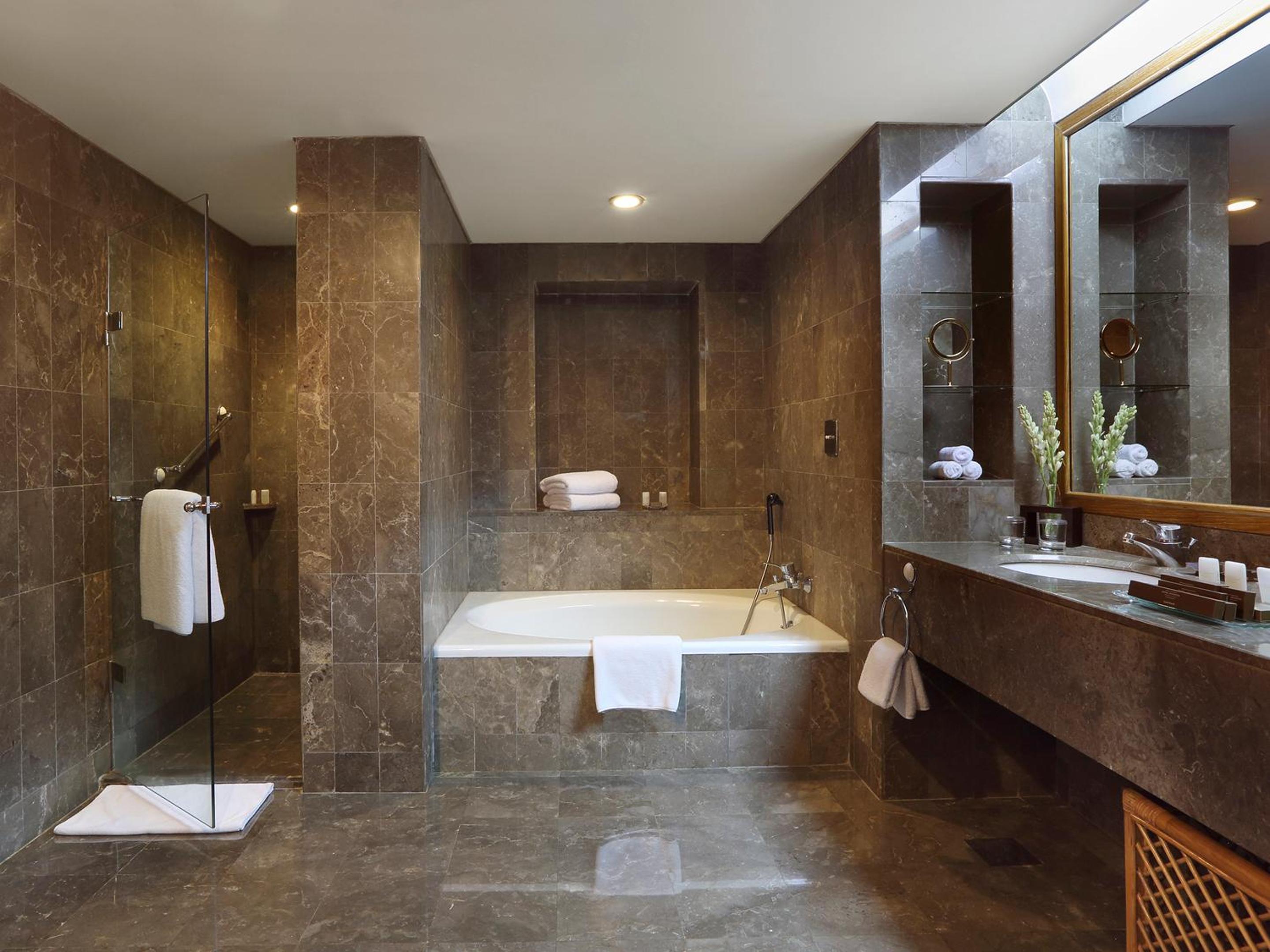 Executive Suite - Photo 3