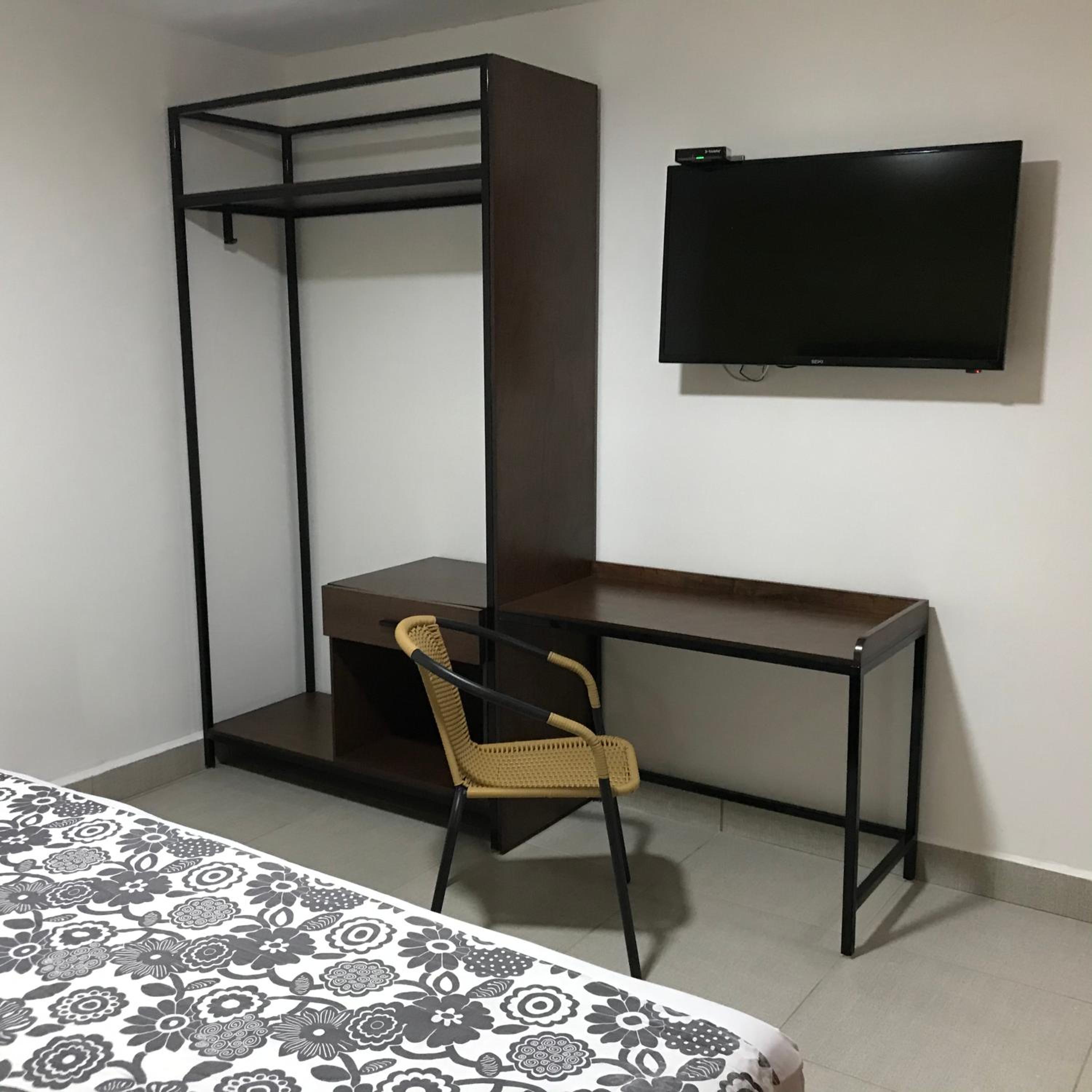 Deluxe King Room - Photo 23