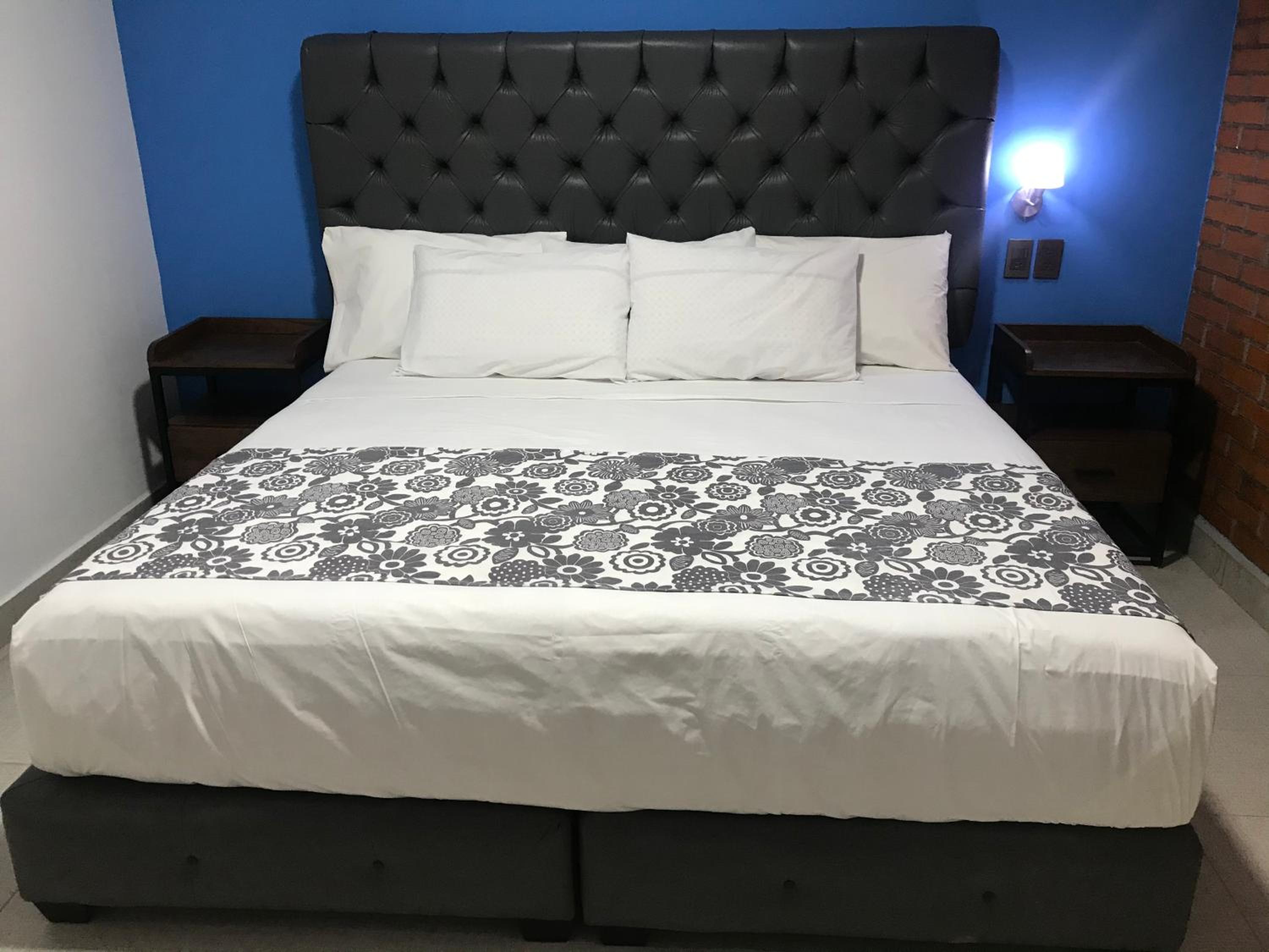 Deluxe King Room - Photo 26