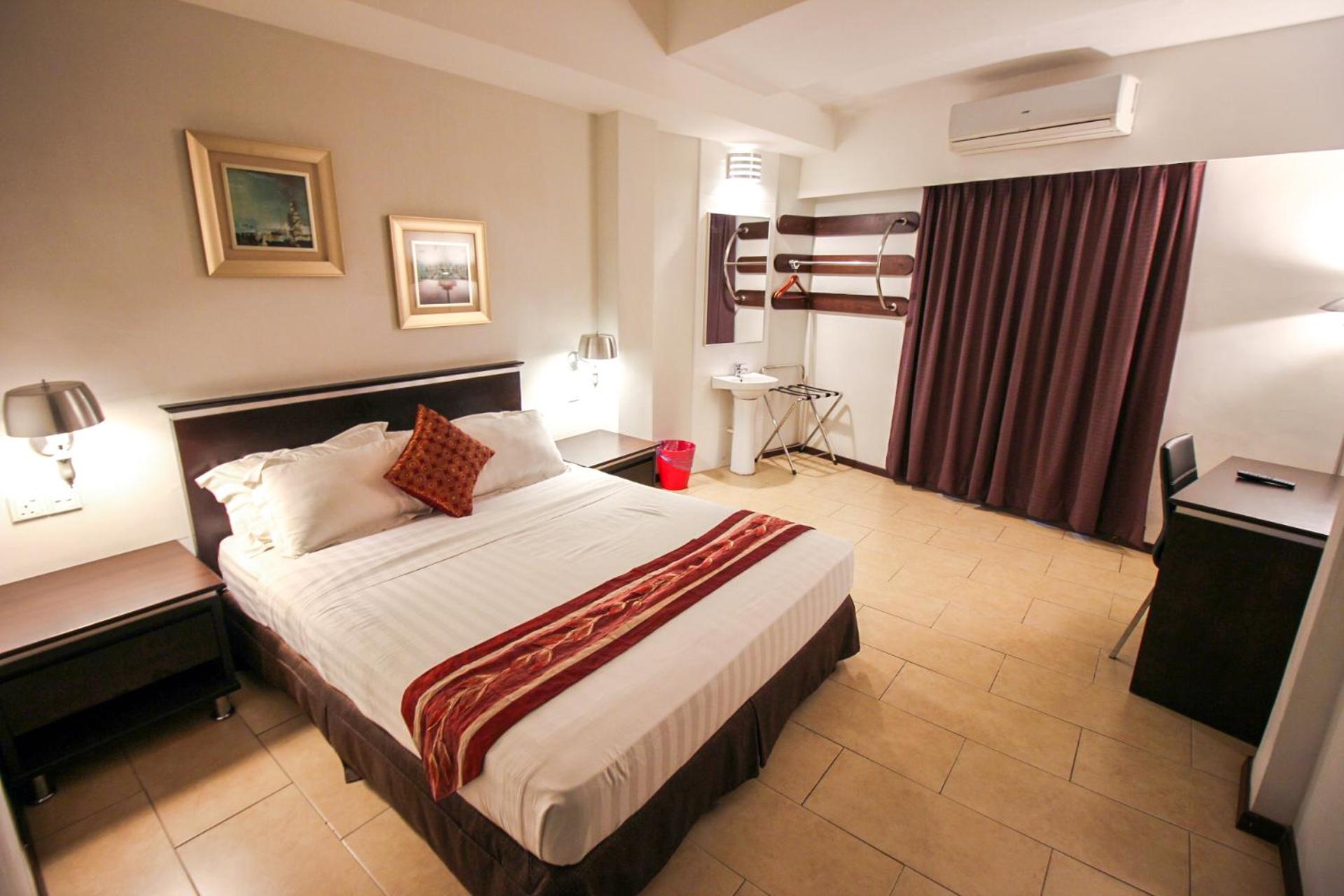 2 Bedroom Apartment - Photo 2