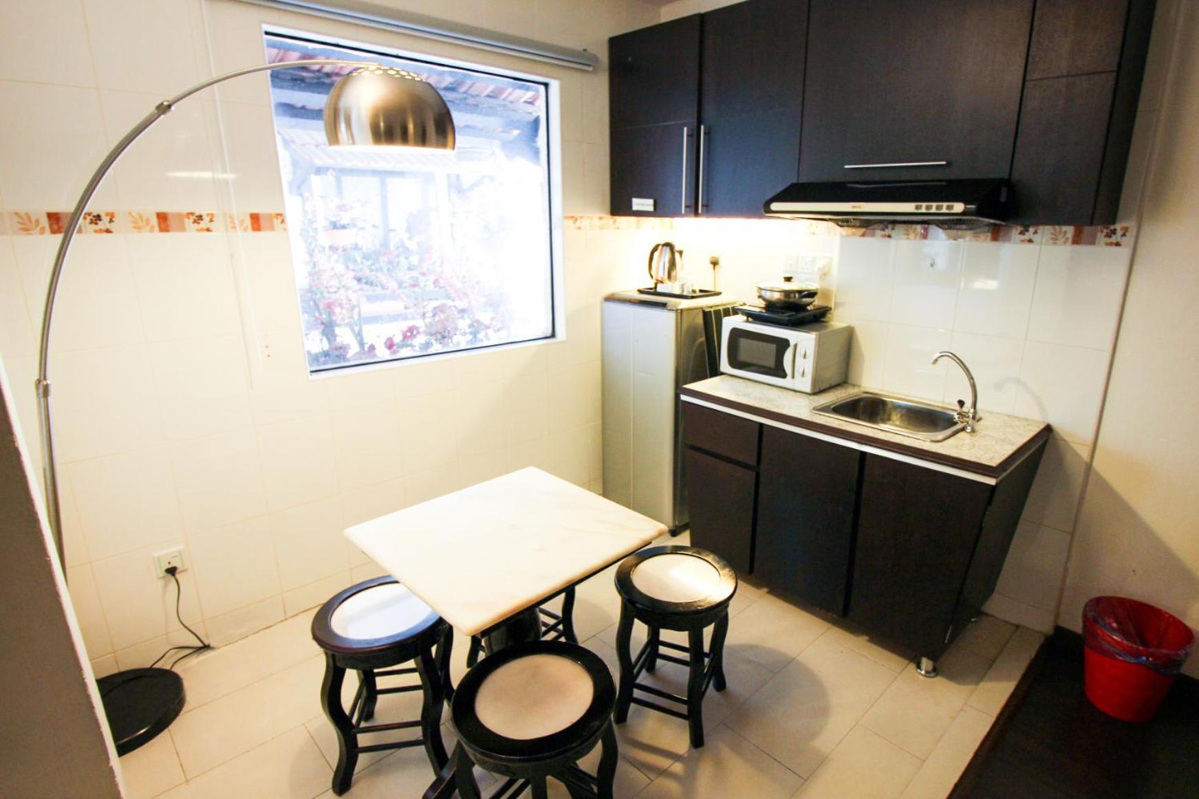 3 Bedroom Apartment - Photo 3