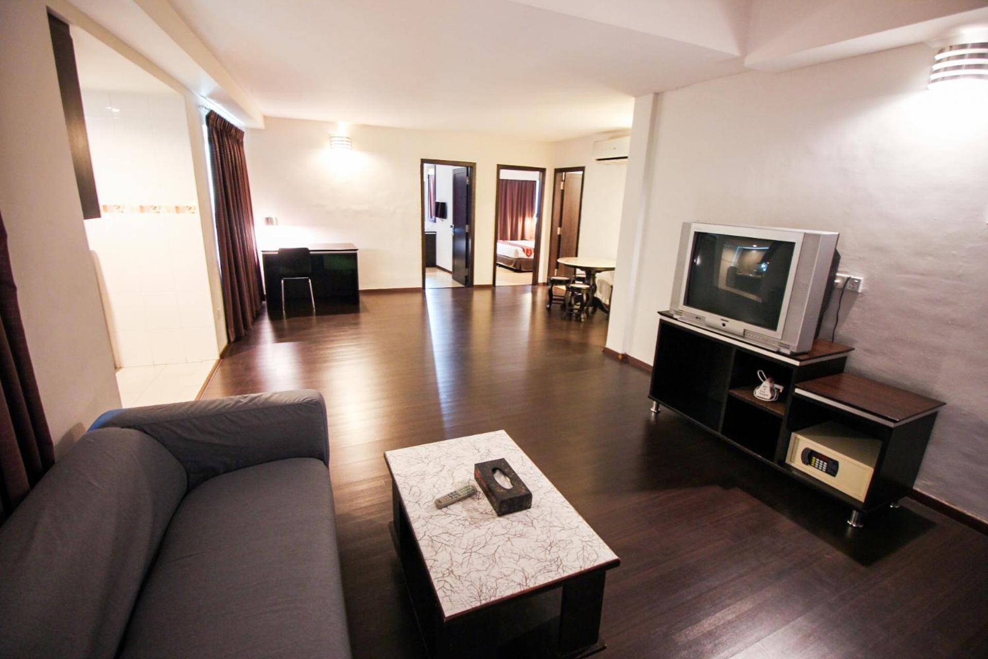 4 Bedroom Apartment - Photo 3