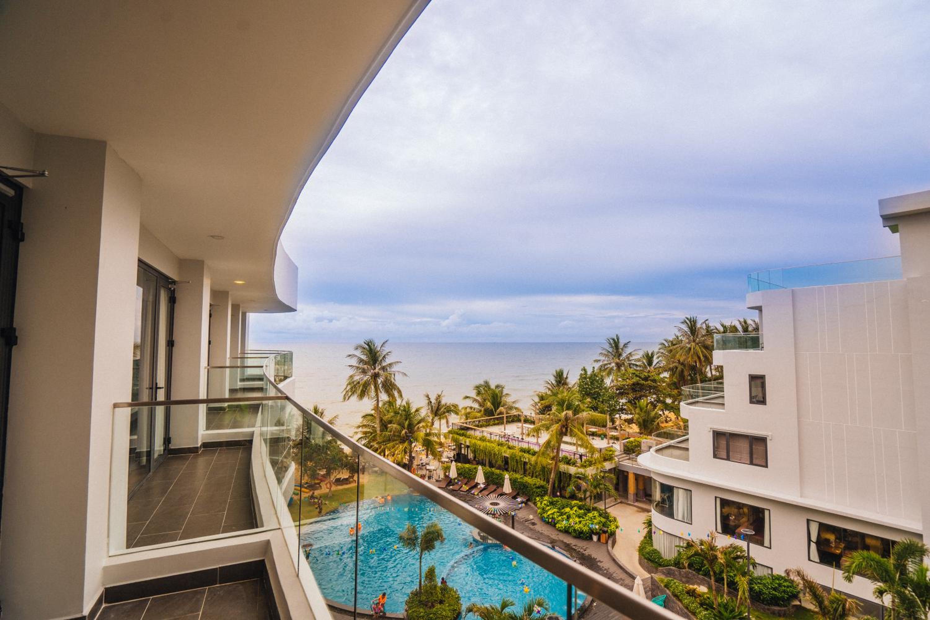 Deluxe King Ocean Partial View - Photo 5