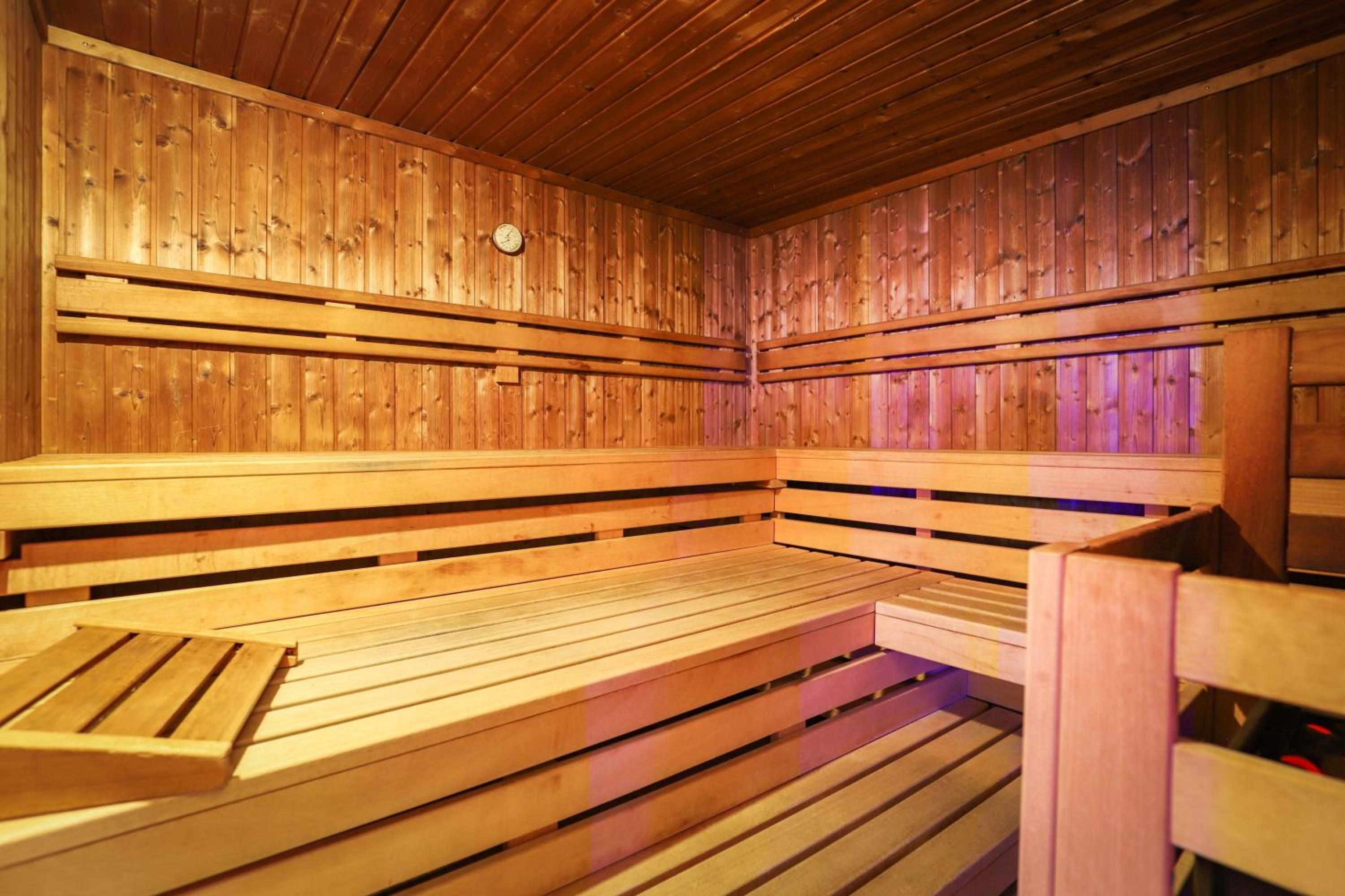 Special Offer - Double or Twin Room with Wellness Package - Photo 2