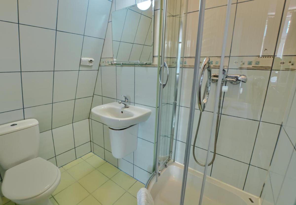 Triple Room with Private Bathroom photo 3
