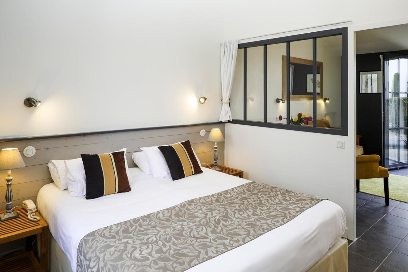 Garden Side Suite - Photo 17
