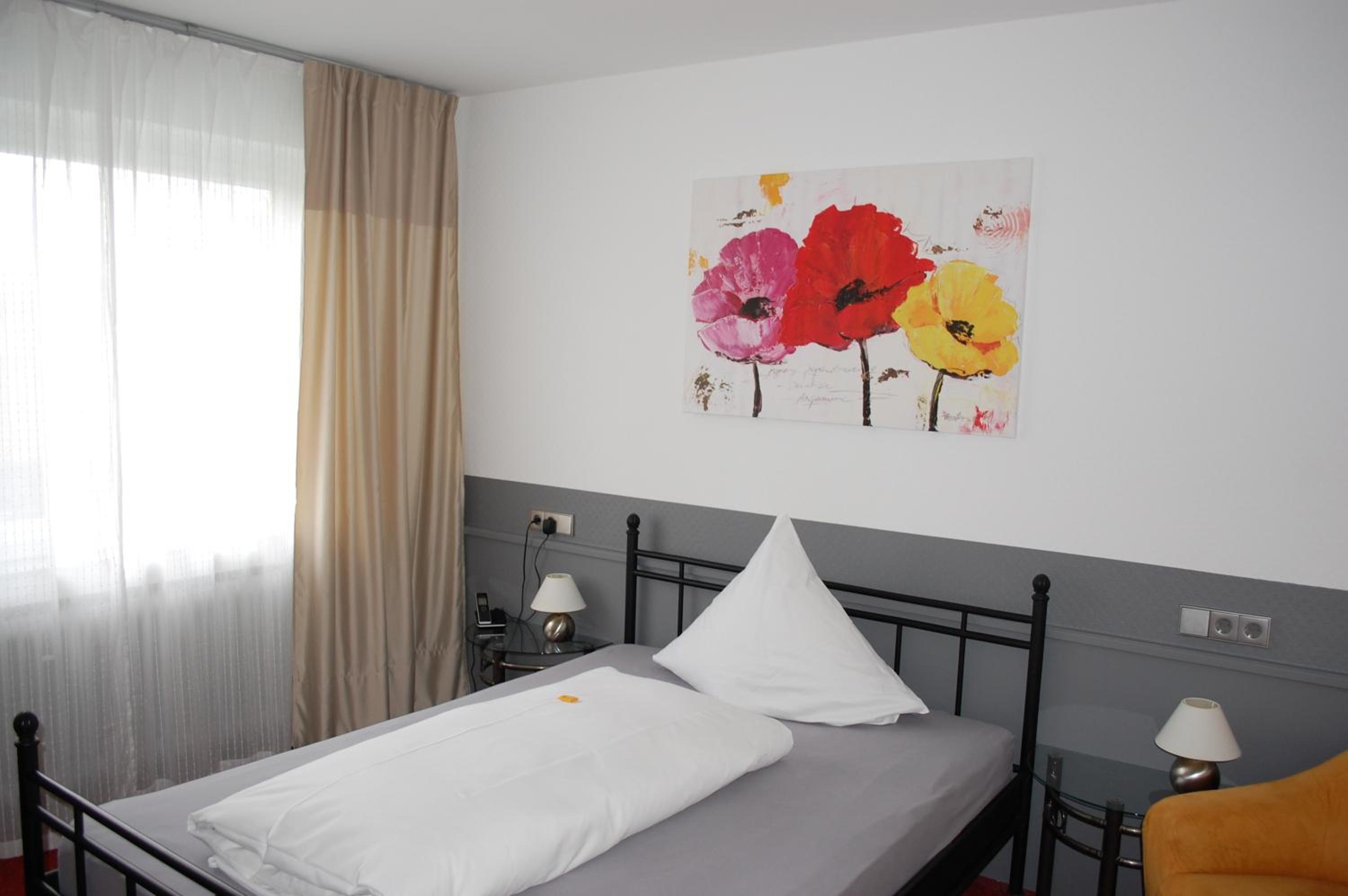 Single Room with Private Bathroom photo 1