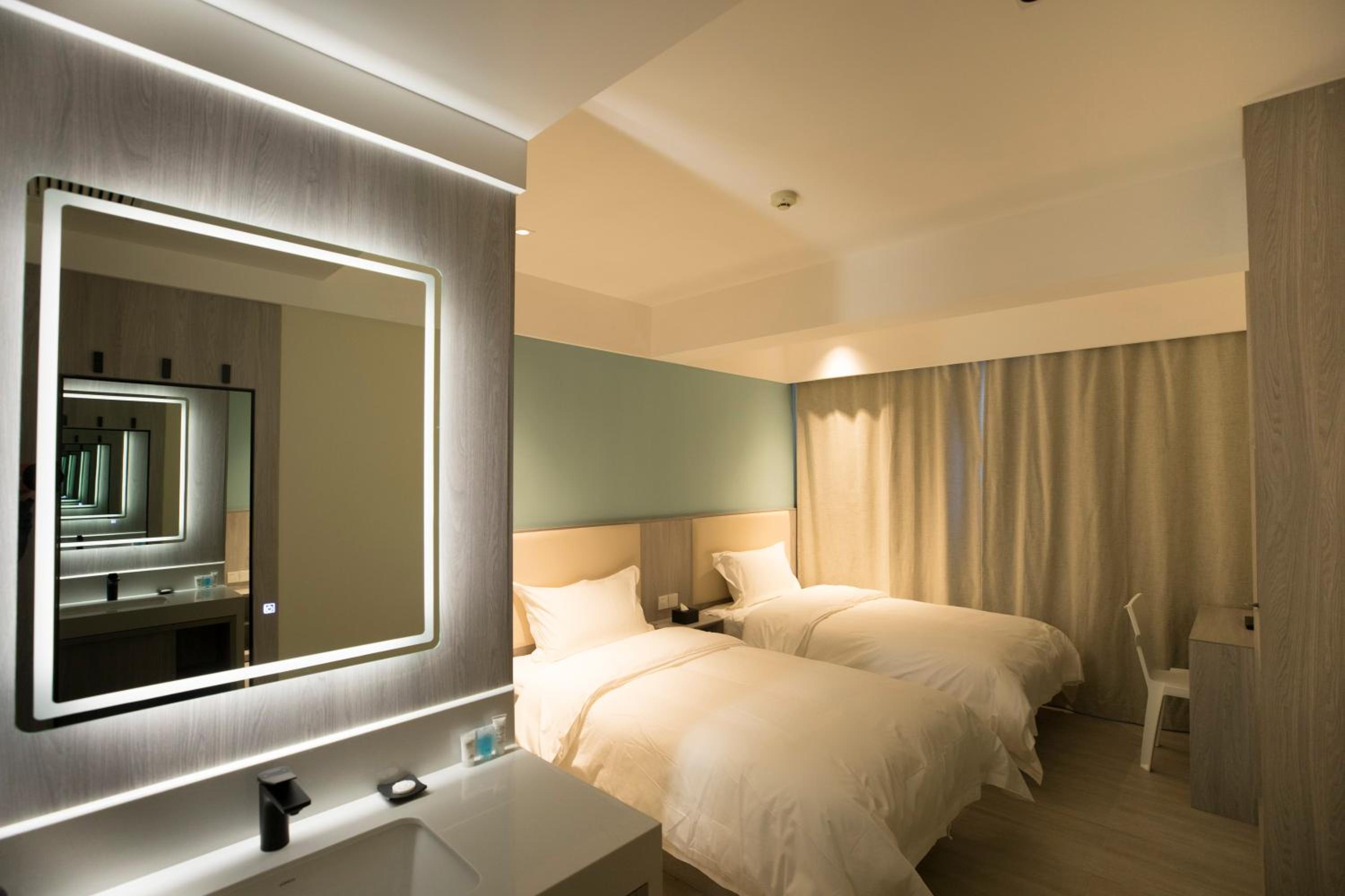 Standard Twin Room without Window photo 1
