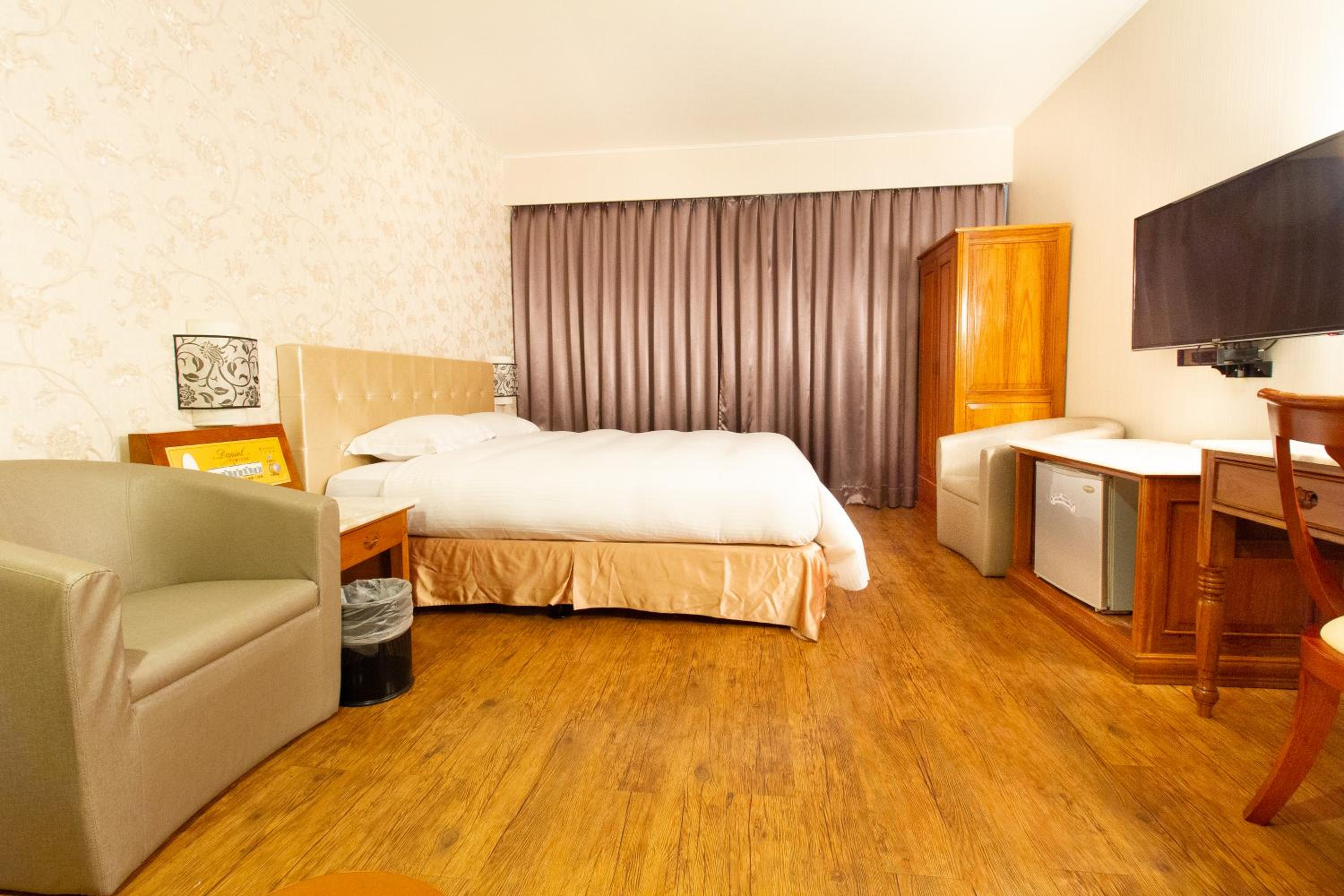 Standard Double Room - Photo 11