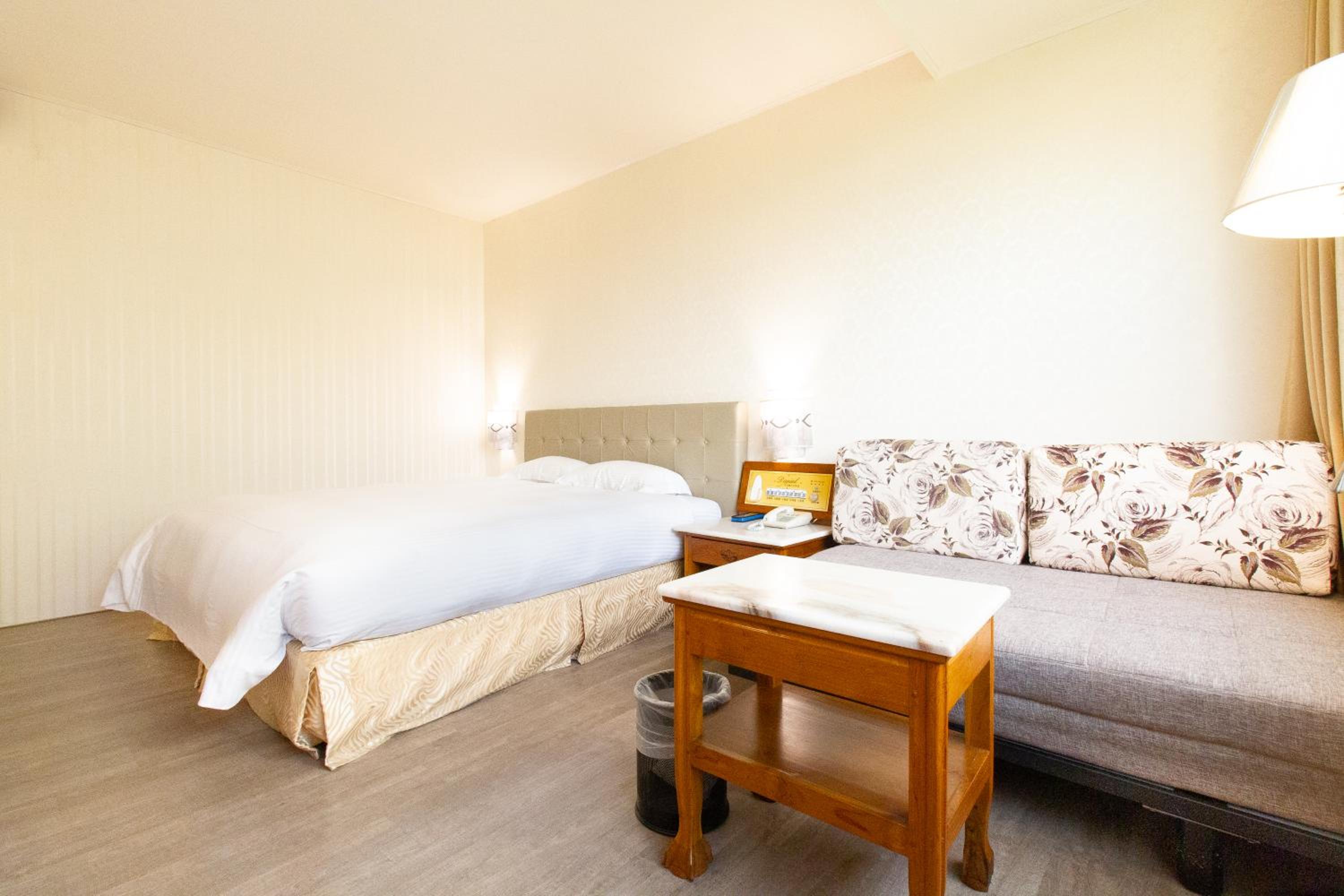 Standard Double Room - Photo 9