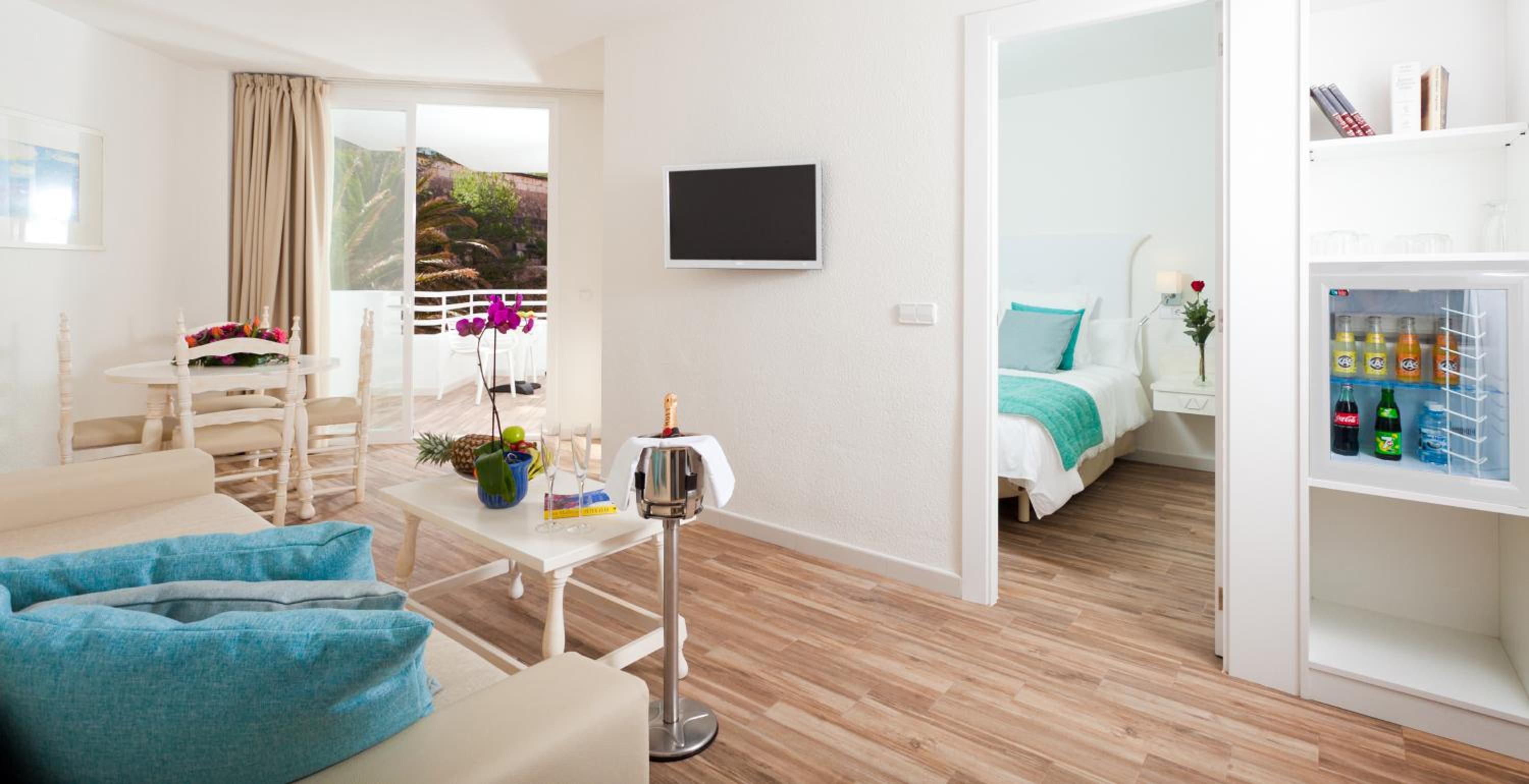 Suite (2 Adults + 2 Children)
