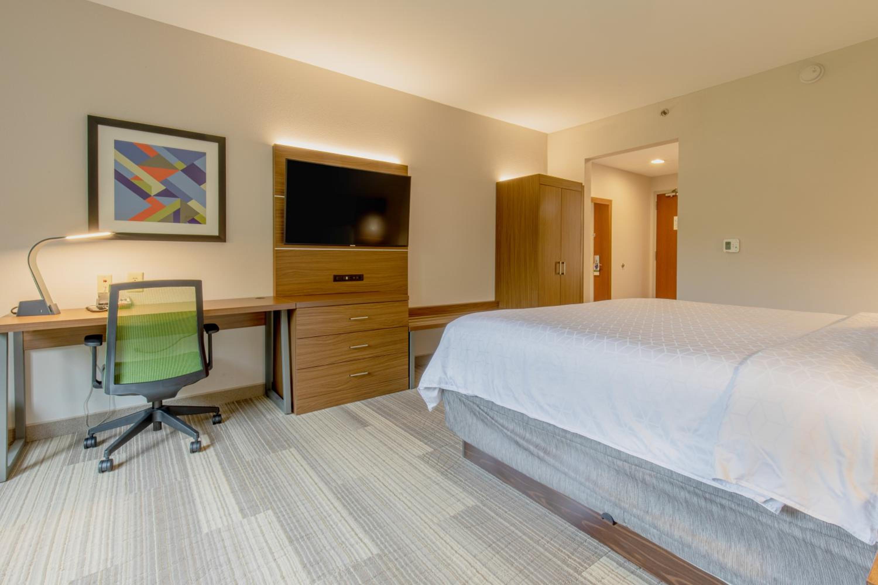 Standard King Room - Photo 3