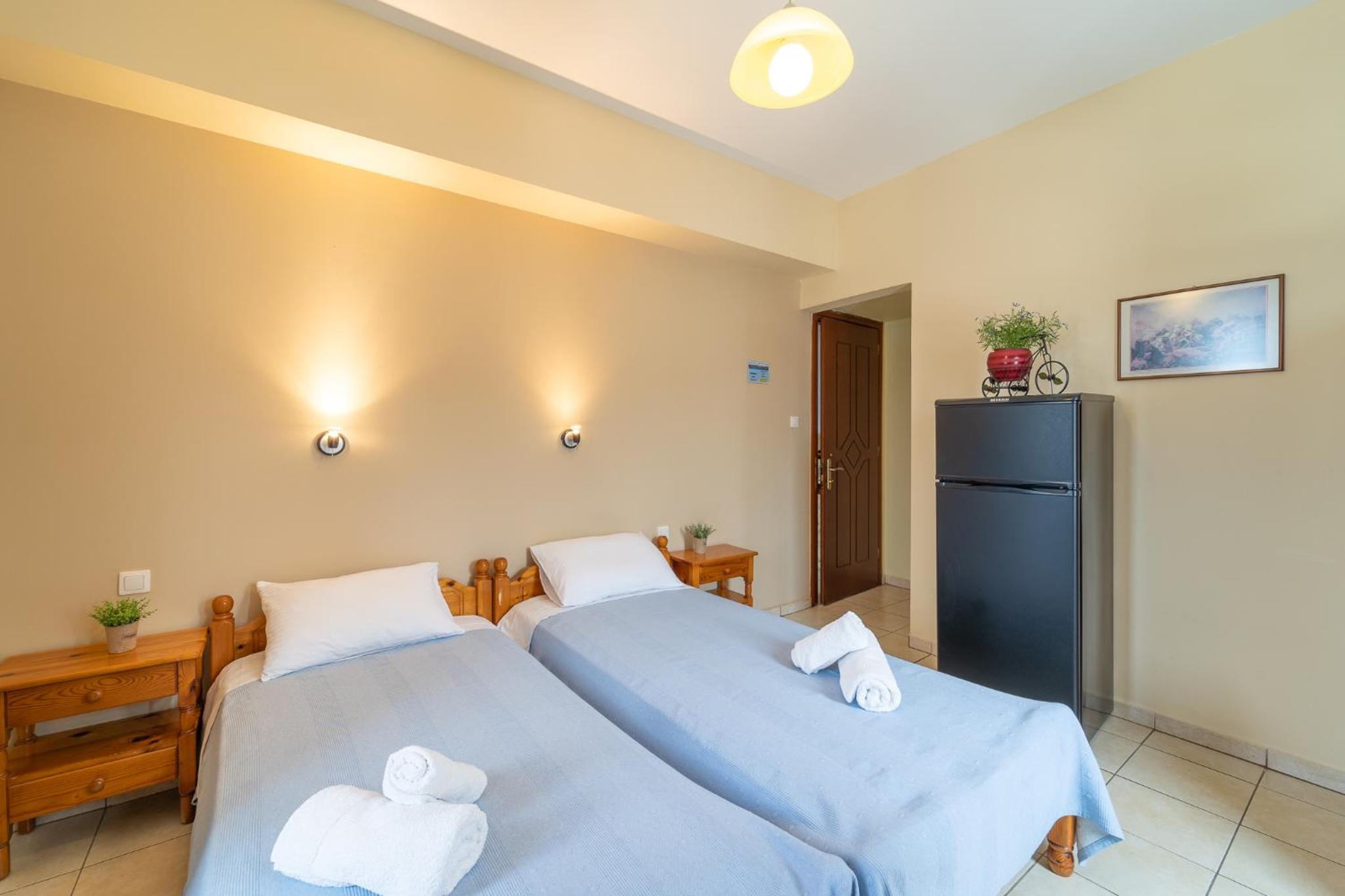 Double Room with Balcony - Photo 7
