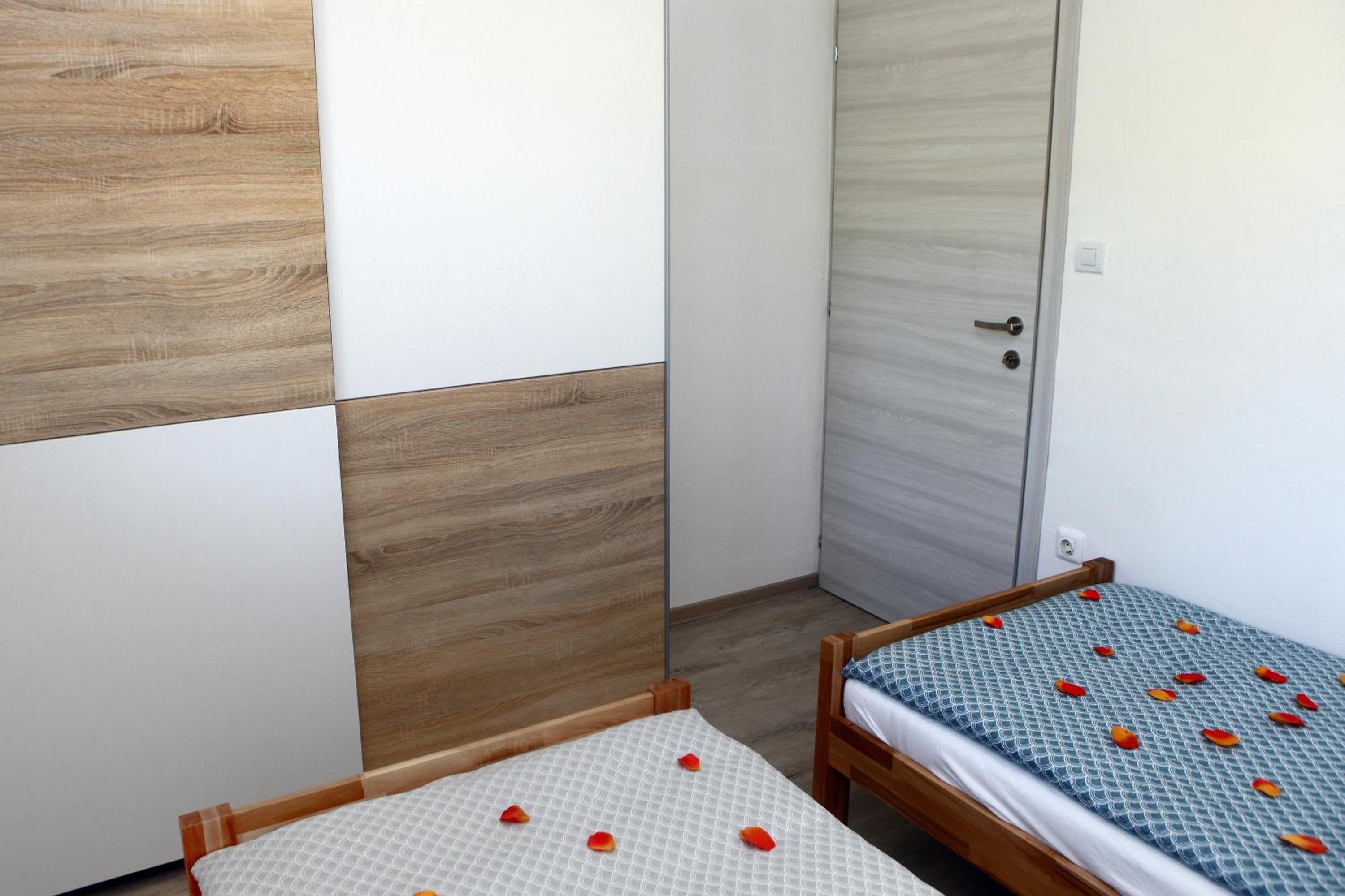 Apartment with Sea View - Photo 6