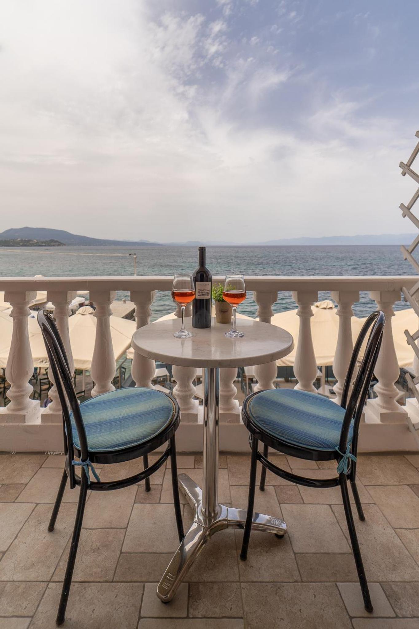 Double Room with Balcony - Photo 3