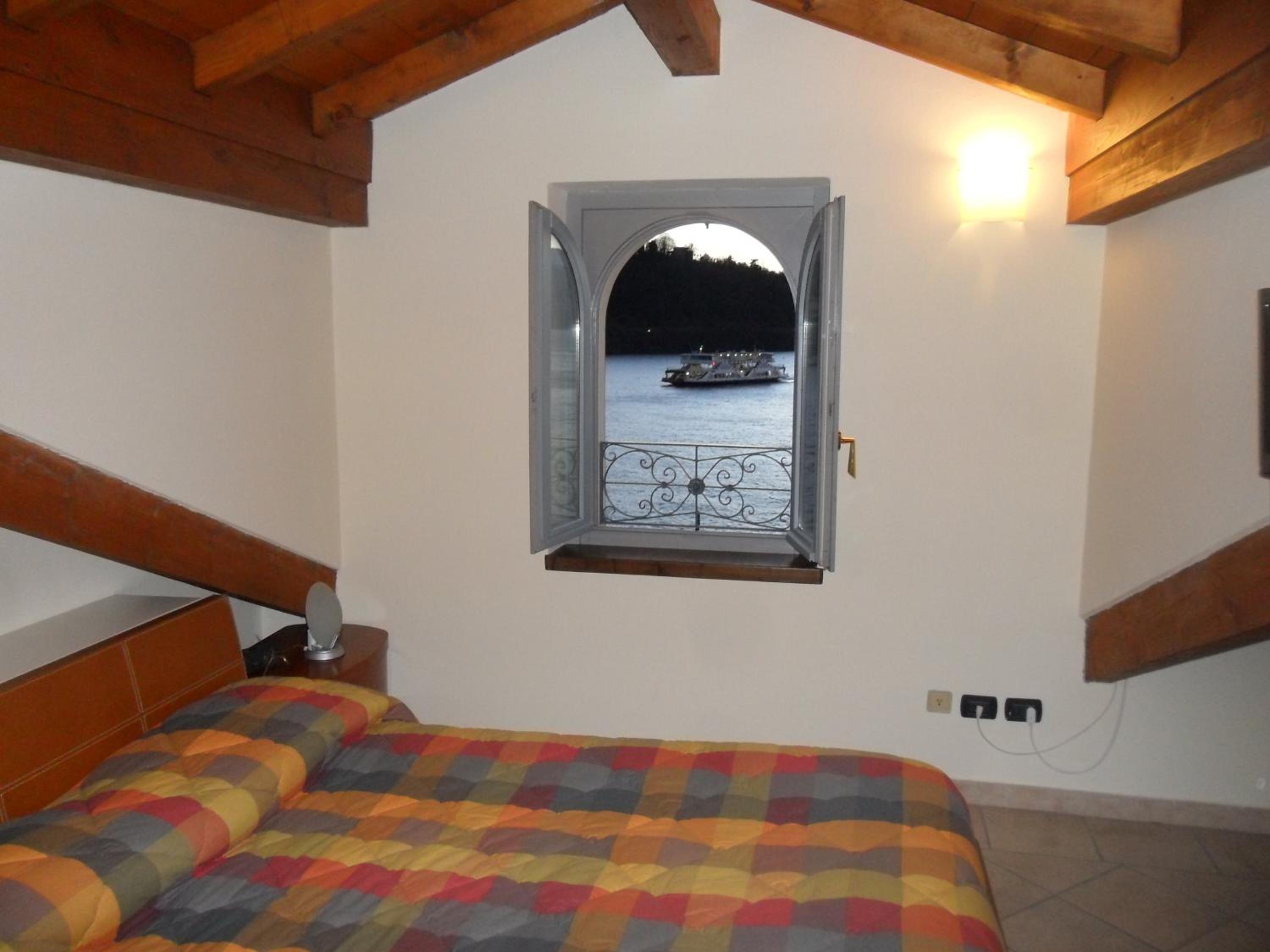 One-Bedroom Apartment with Balcony - Split Level