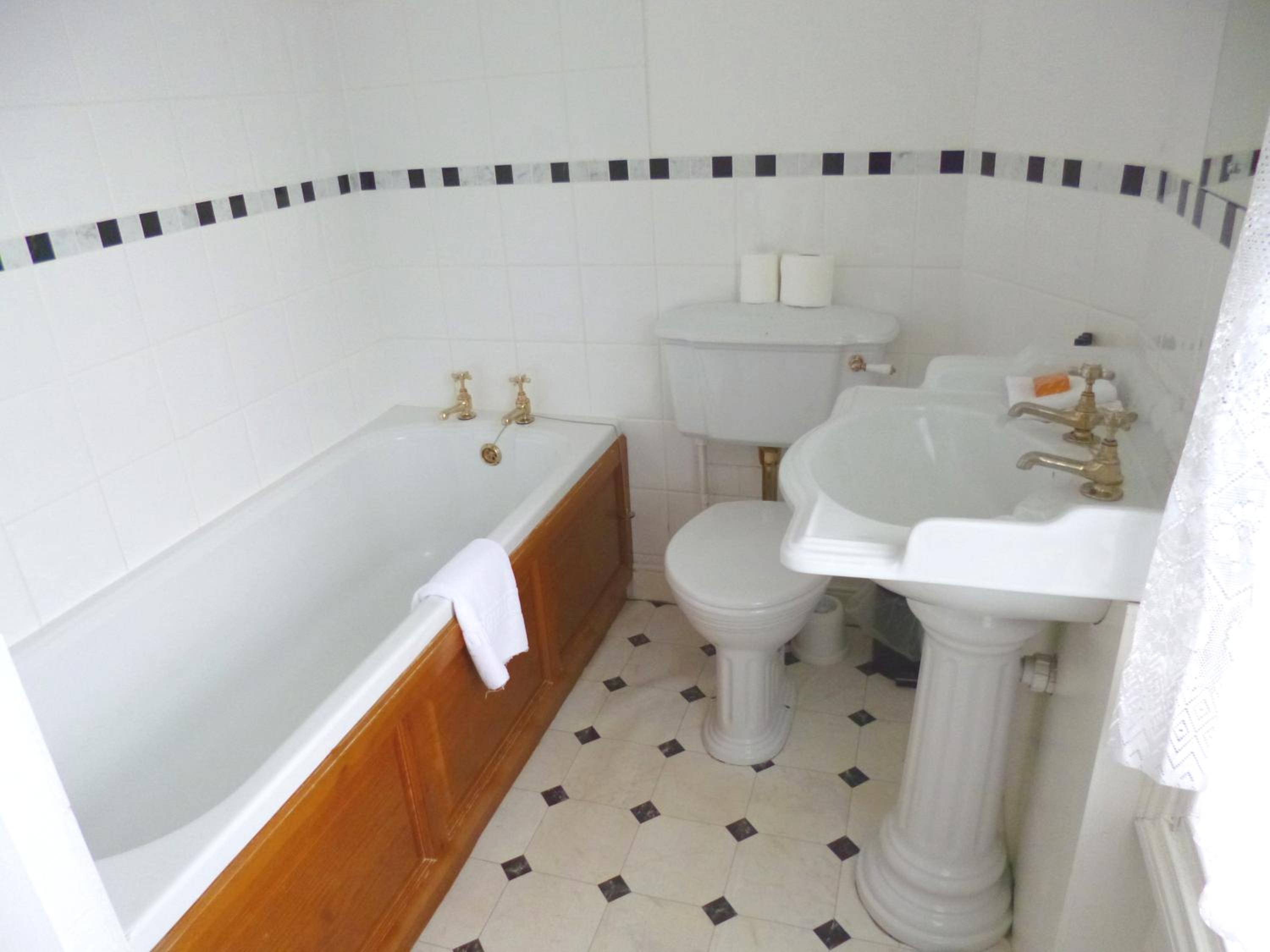 Twin Room with Loch View photo 3