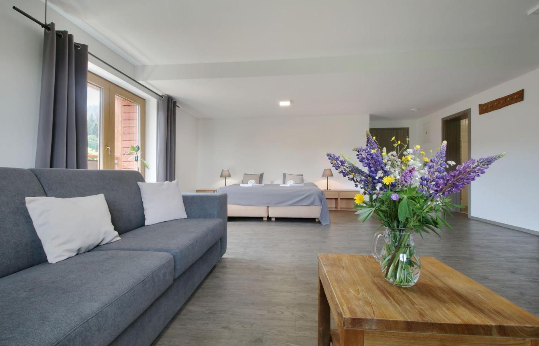 Studio with Balcony - Photo 4