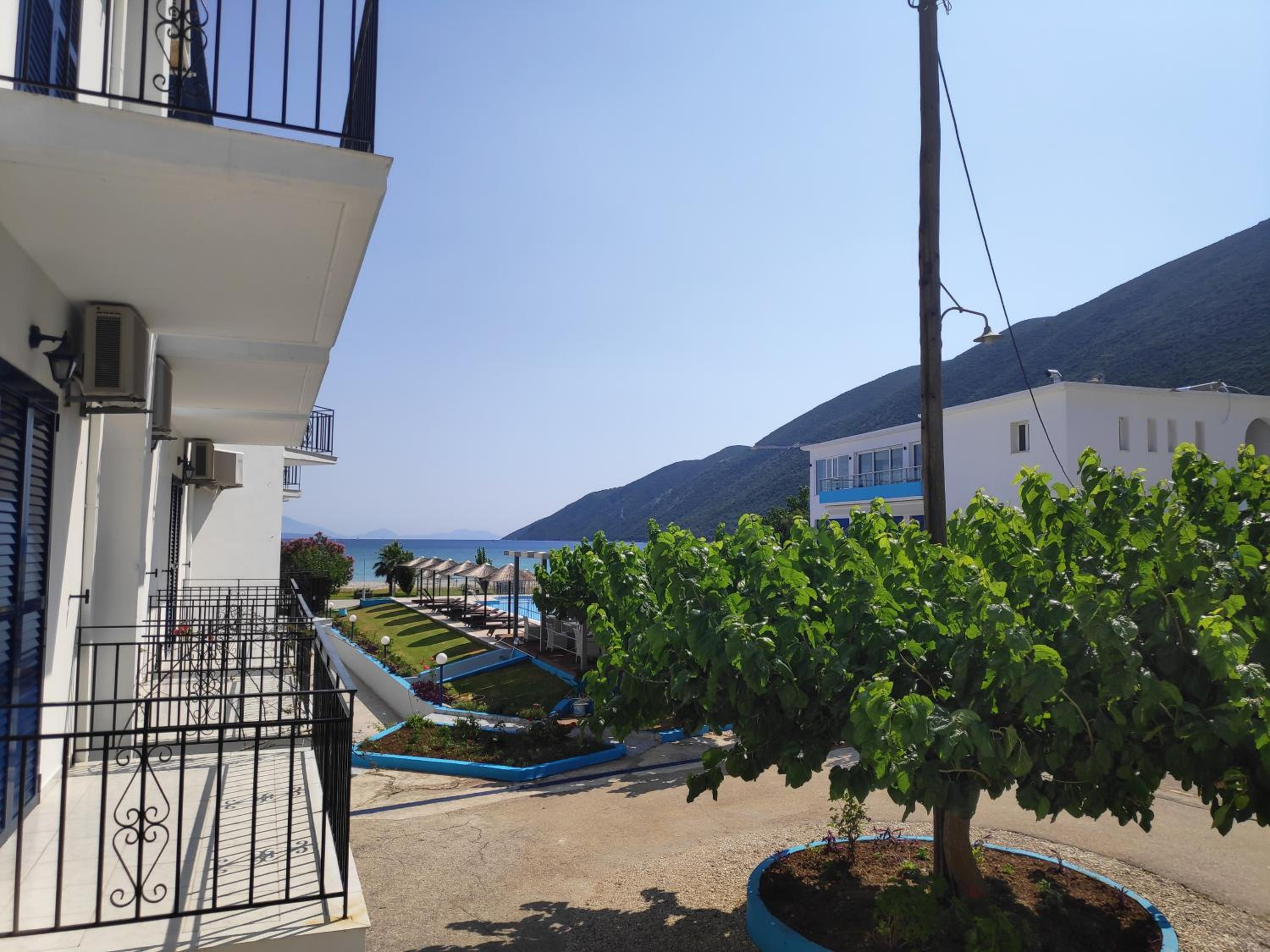 Double or Twin Room with Garden View - Photo 7