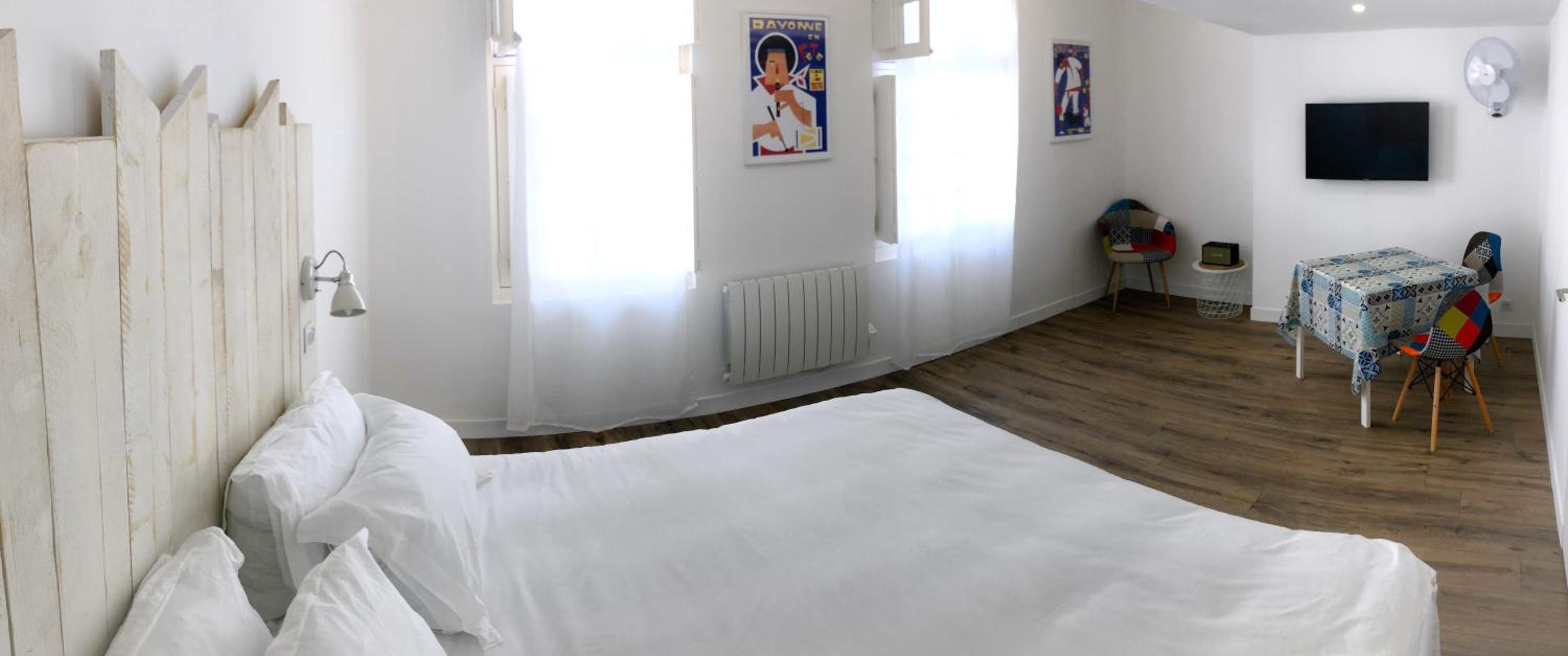 Double Room - Photo 17