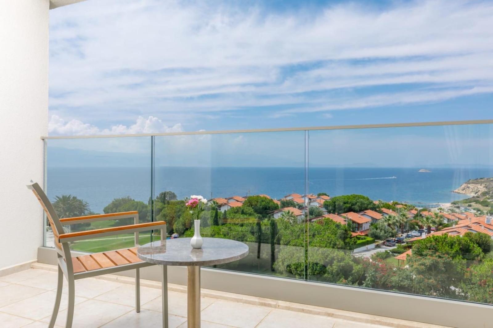 Standard Double or Twin Room with Sea View - Photo 4