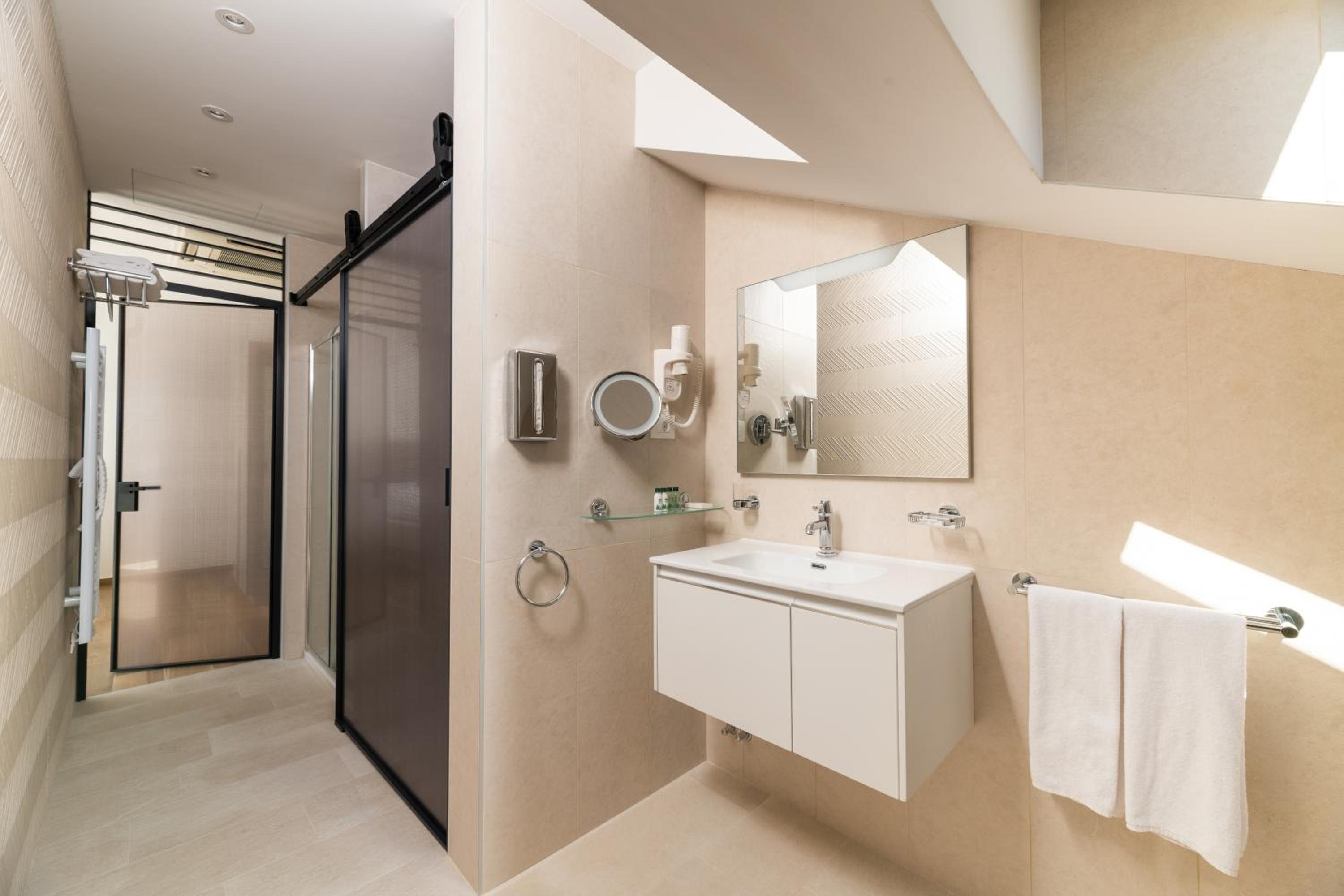 Junior Suite with City View - Loft - Photo 6