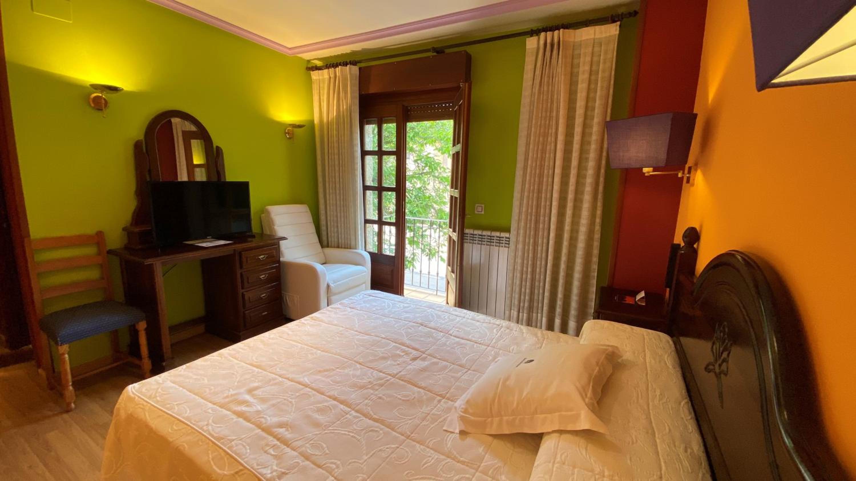 Double or Twin Room with Balcony photo 2