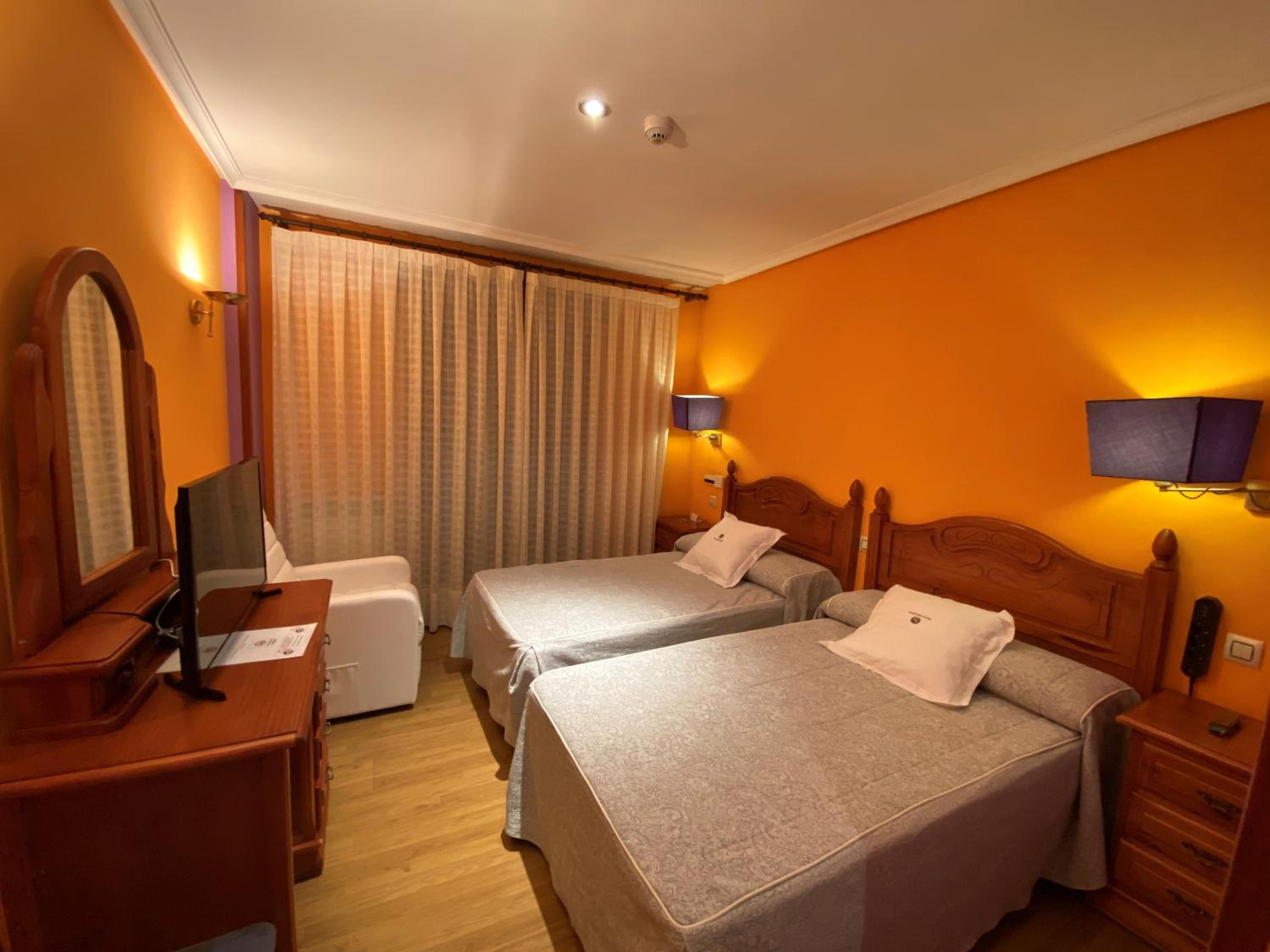 Double or Twin Room with Balcony photo 3