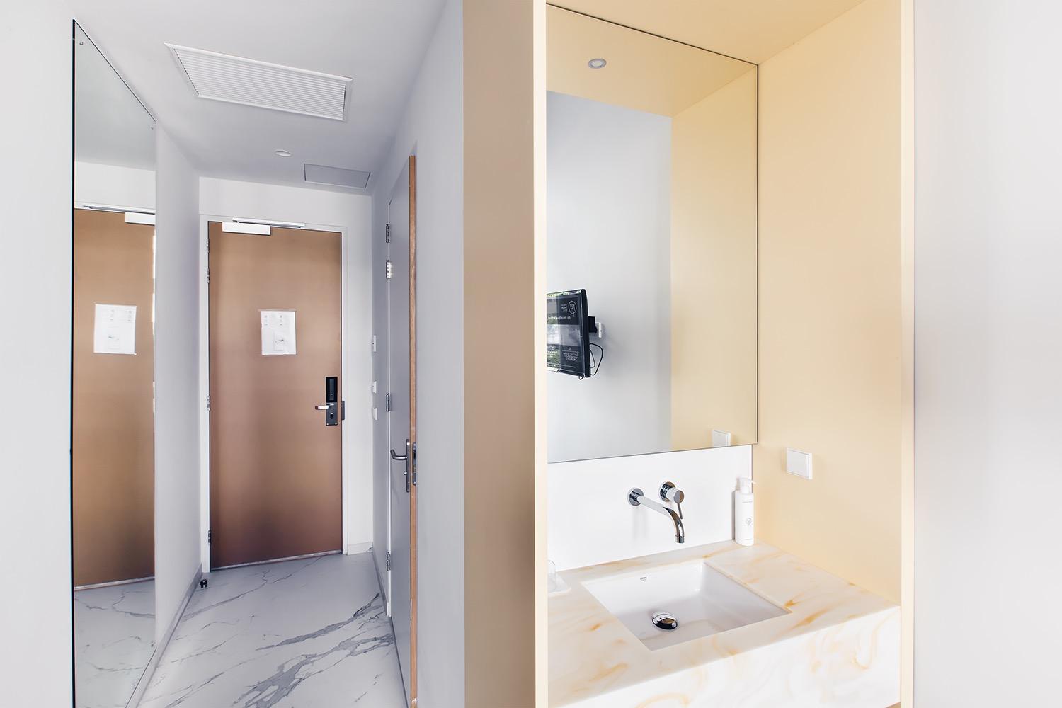 Tiny Double Room - Photo 11