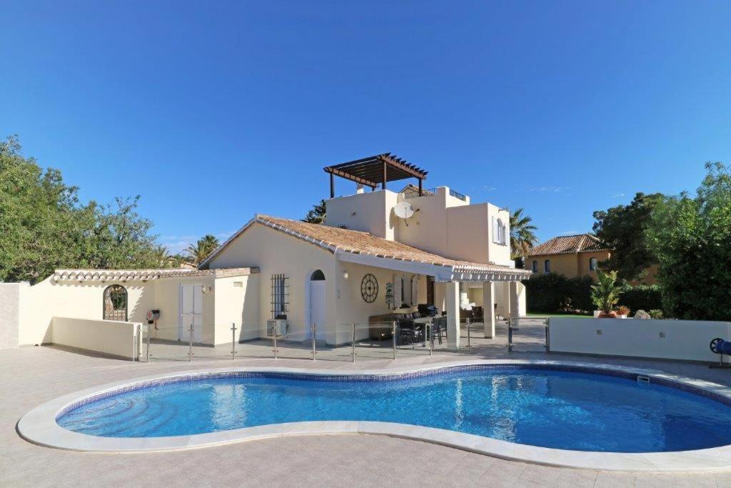 Villa photo 3