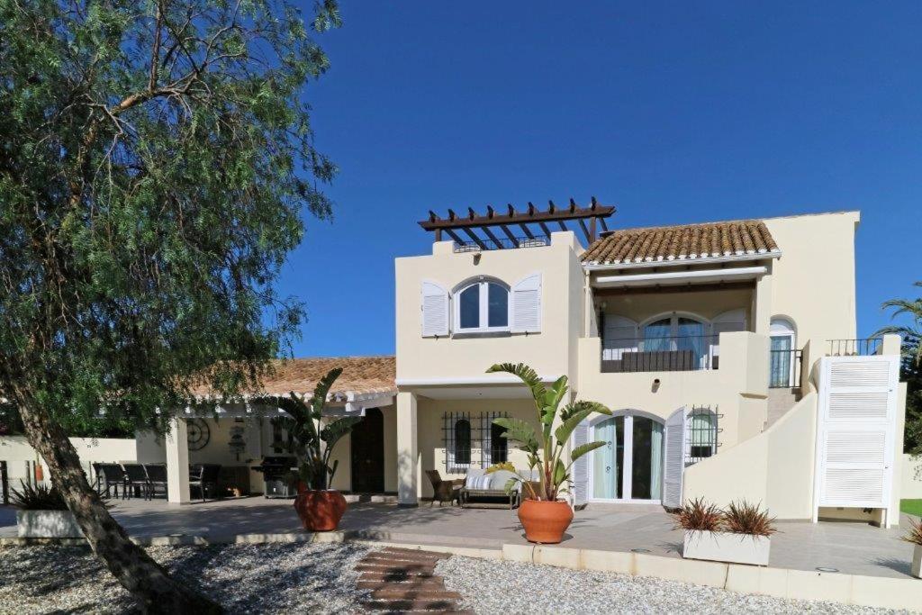Villa photo 2