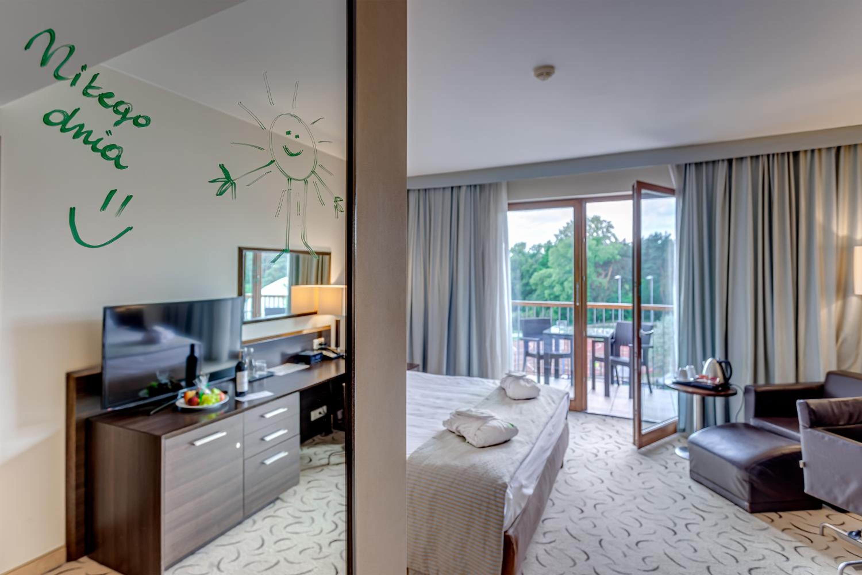 Standard king Room with Balcony - Top Floor photo 1