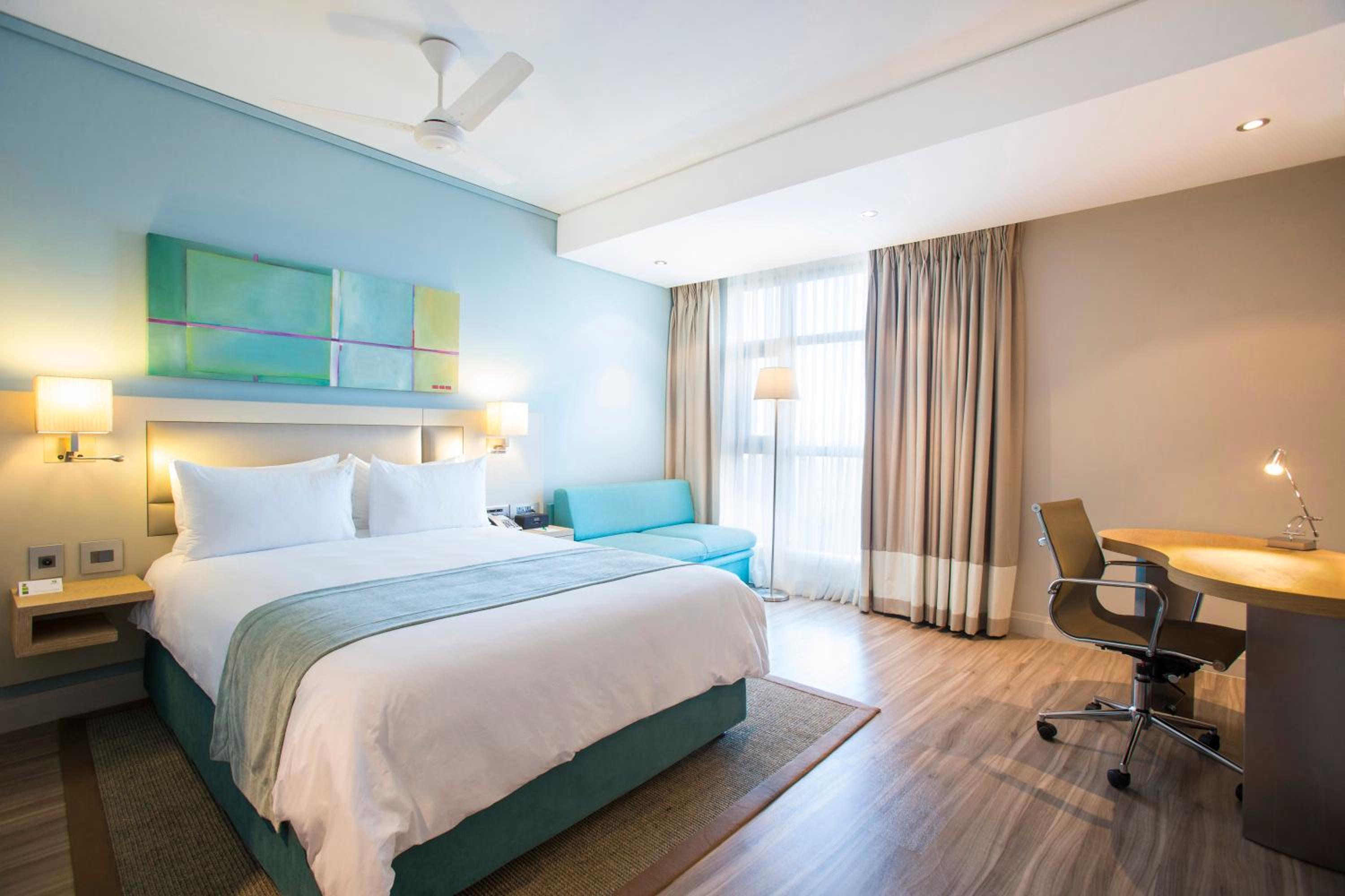 Standard Queen Room with Single Sofa Bed photo 2