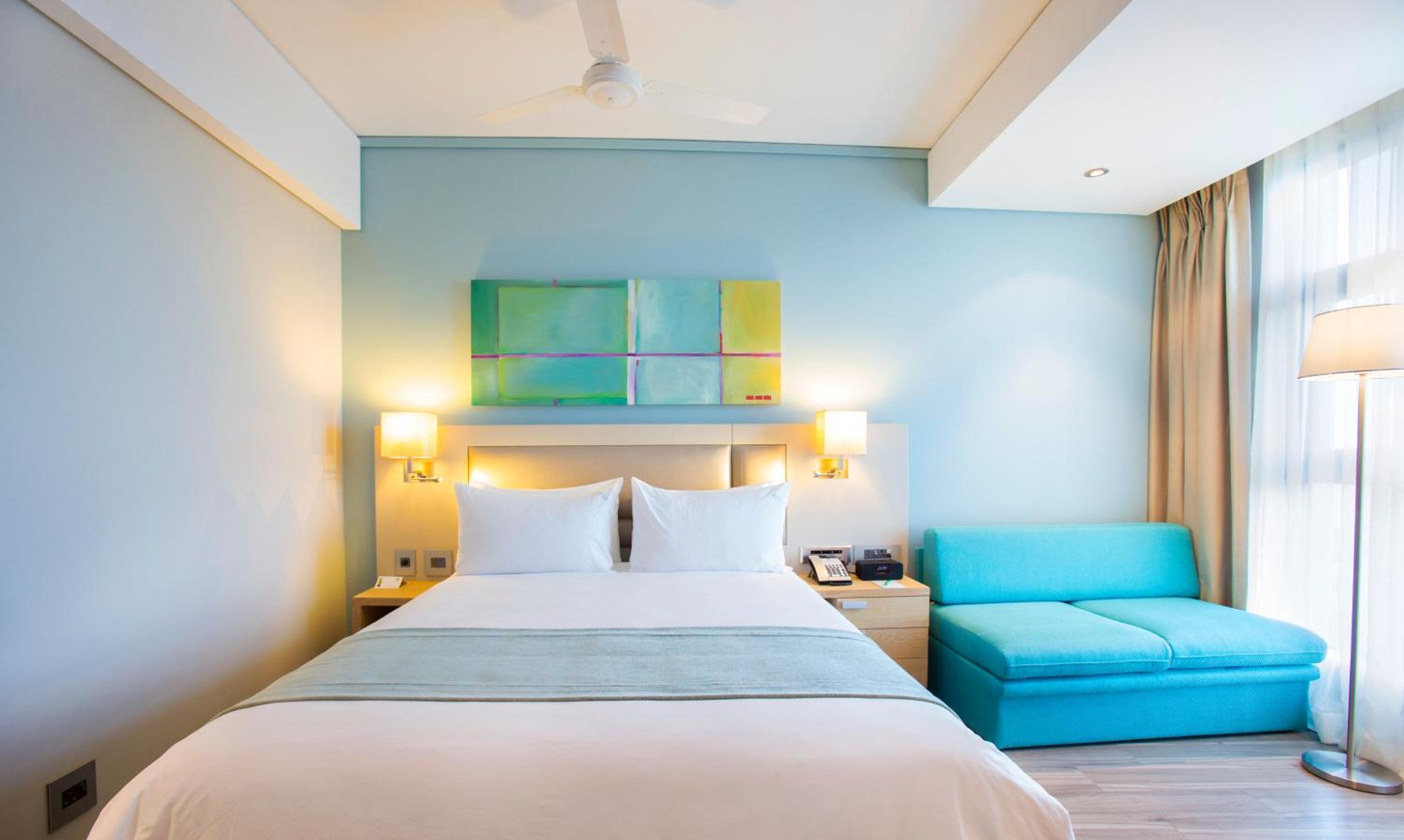 Standard Queen Room with Single Sofa Bed photo 3
