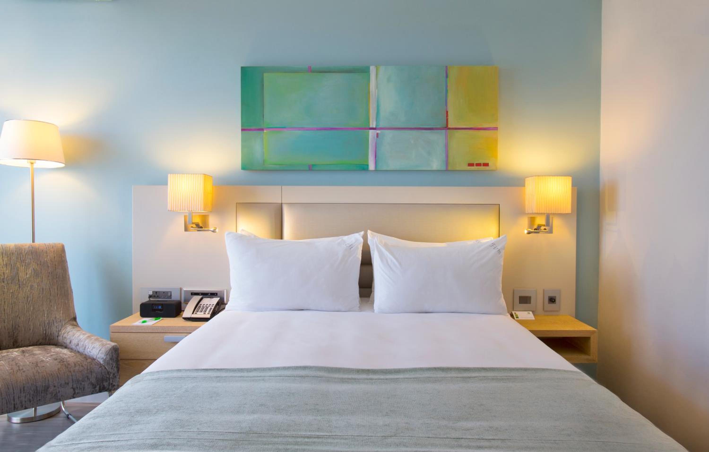 Standard Queen Room - Accessible photo 3