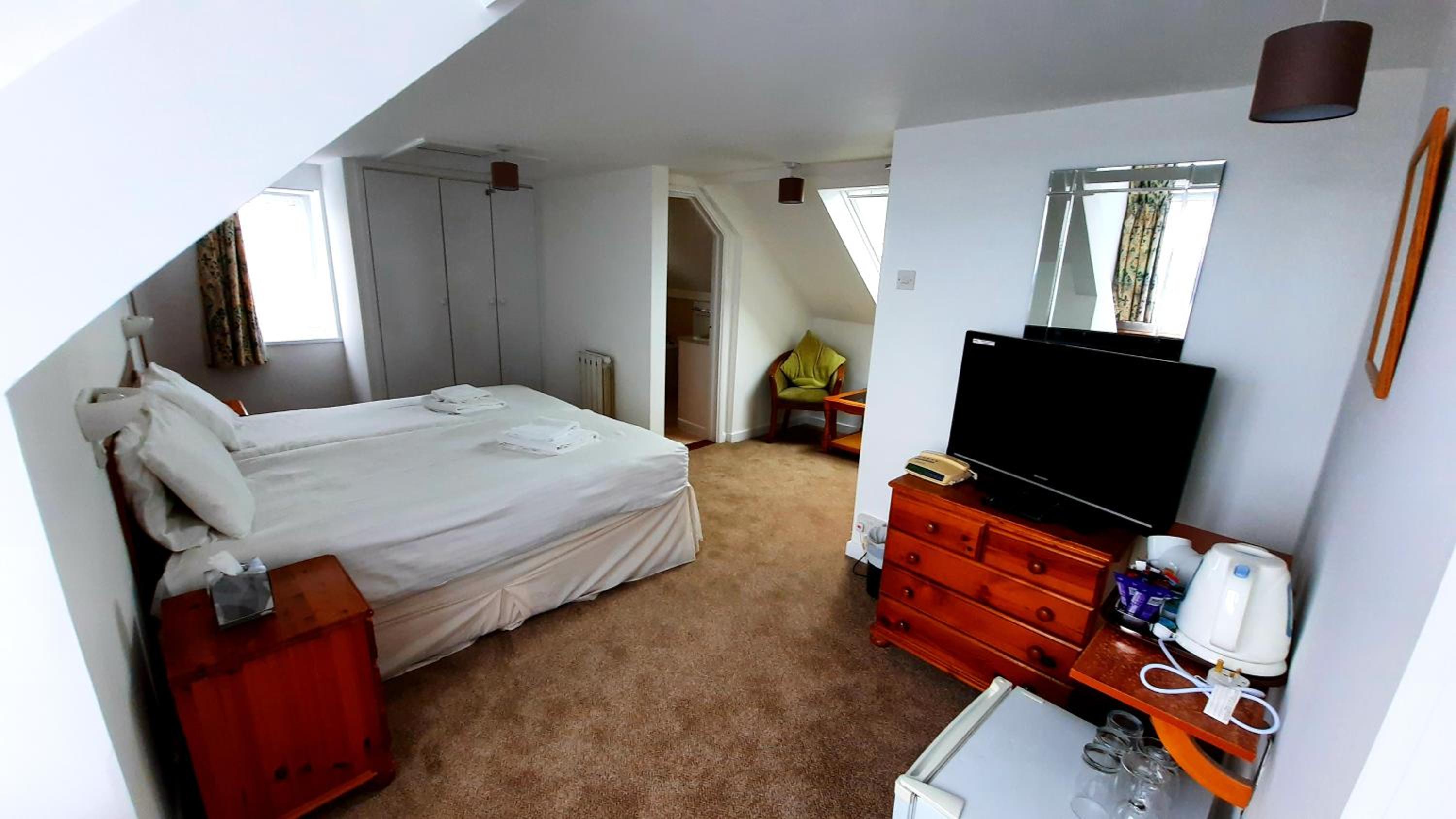 Triple Room (no pets) - Photo 4