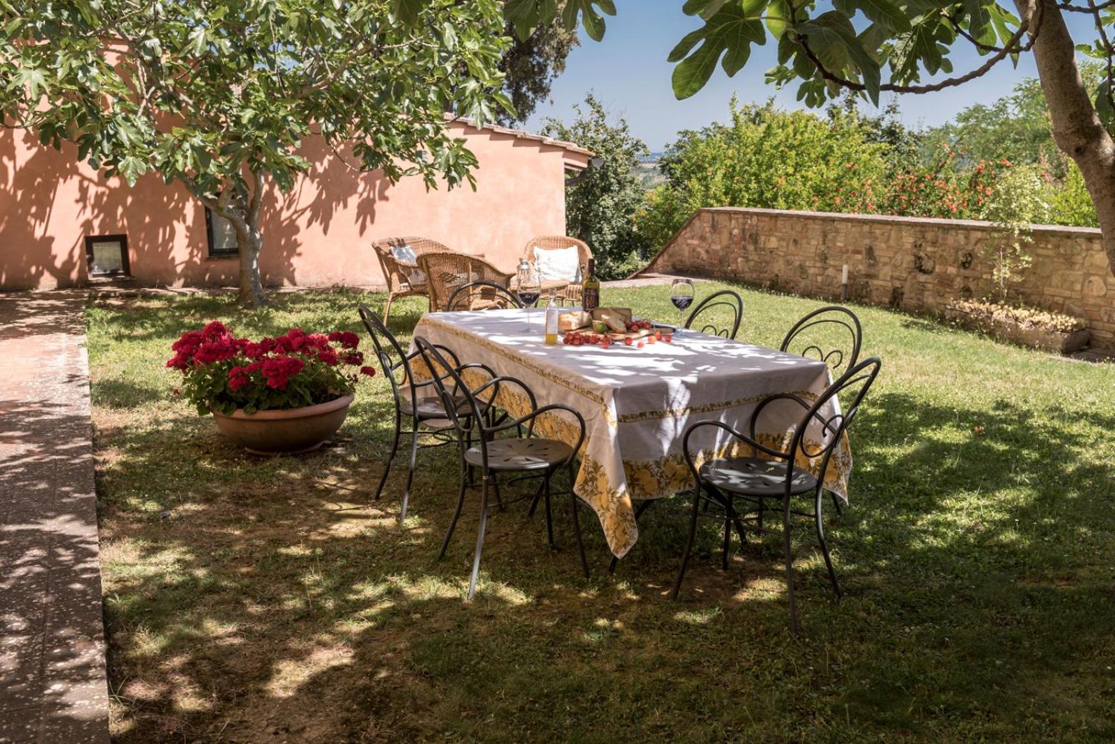 Two-Bedroom Apartment with Garden photo 3